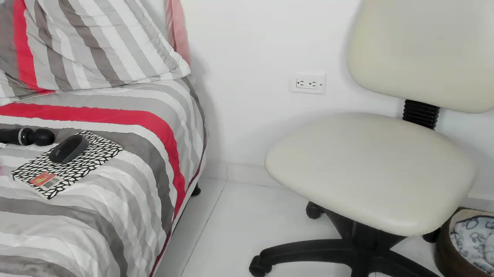 Gallery image thumbnail from Manelyk222's myfreecams stream on, 06/29/2023, 07:20 image 14 of 20