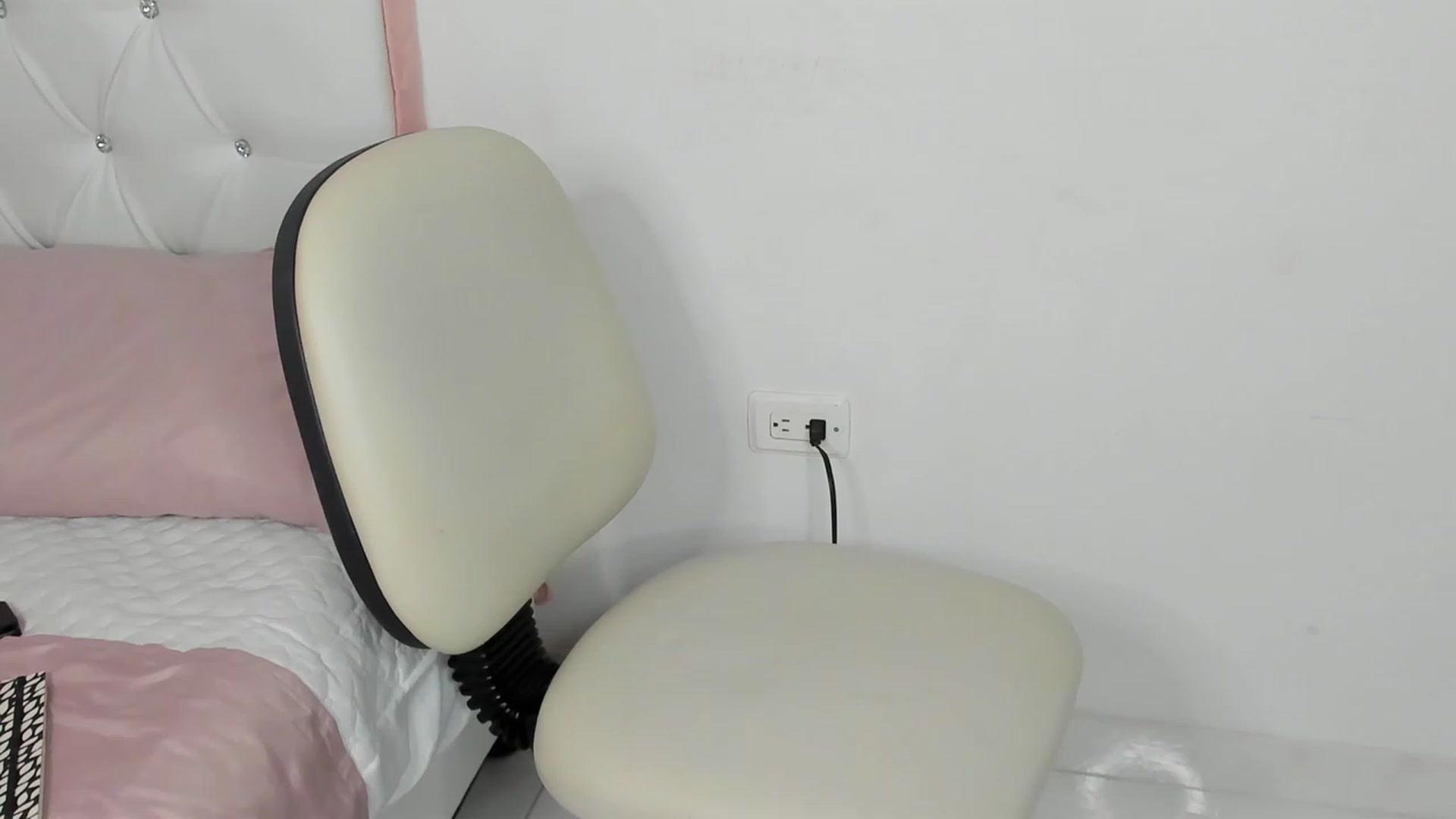 Gallery image thumbnail from Manelyk222's myfreecams stream on, 07/23/2023, 21:27 image 18 of 20