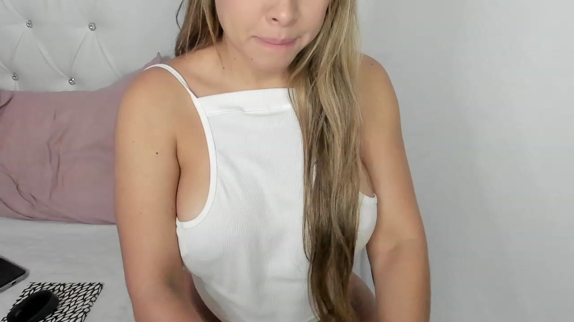 Gallery image thumbnail from Manelyk222's myfreecams stream on, 09/12/2023, 06:17 image 1 of 20
