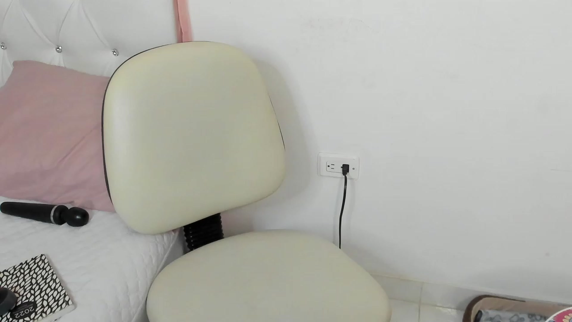 Gallery image thumbnail from Manelyk222's myfreecams stream on, 09/18/2023, 01:32 image 20 of 20