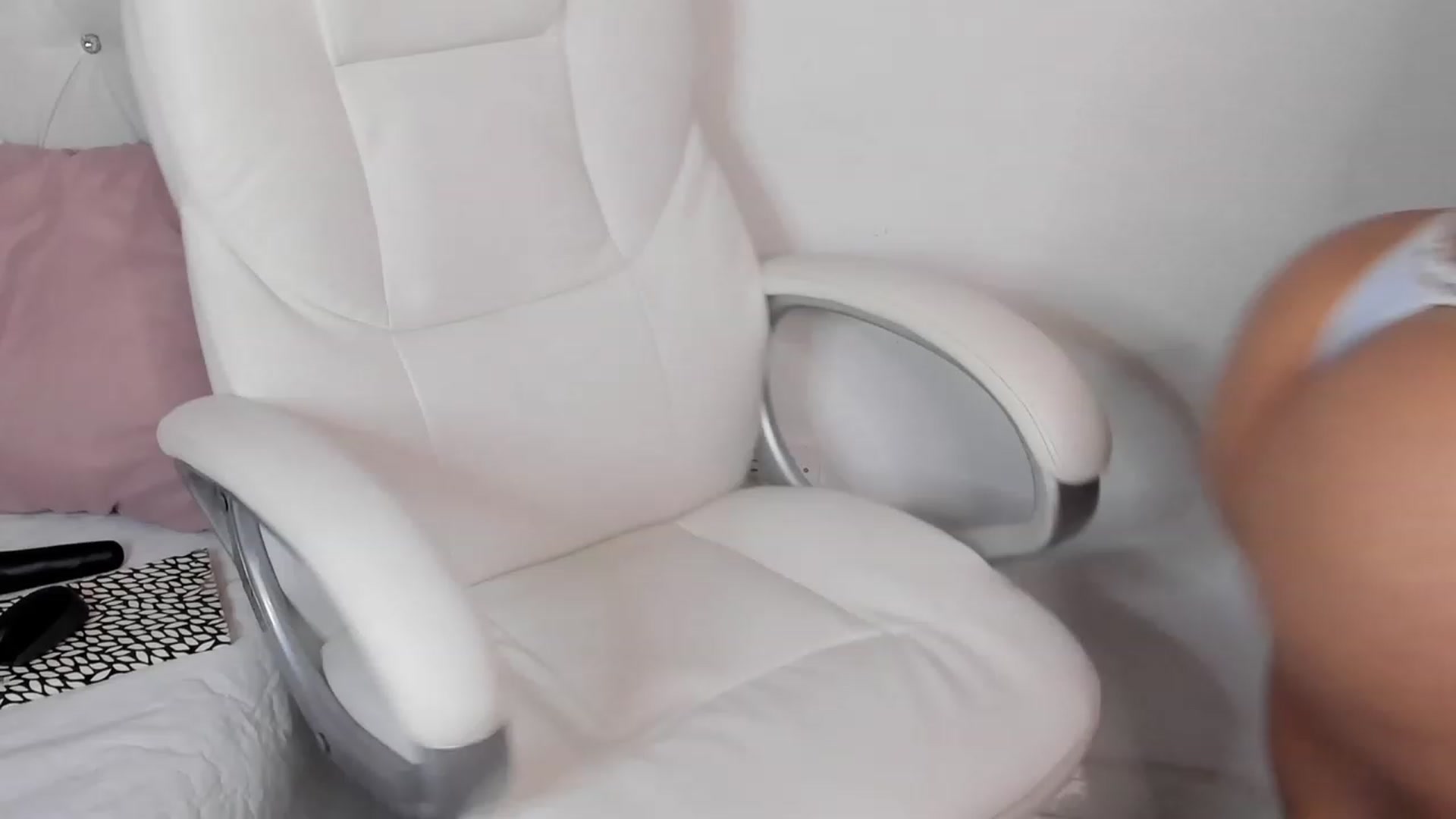 Gallery image thumbnail from Manelyk222's myfreecams stream on, 11/18/2023, 08:54 image 15 of 20