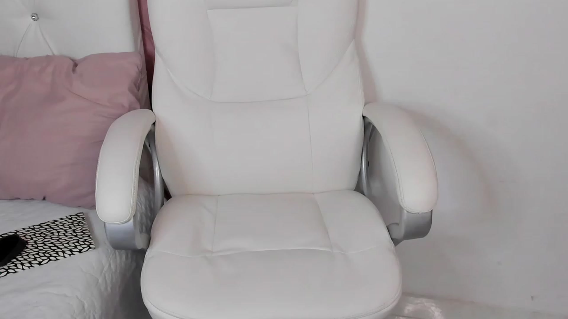 Gallery image thumbnail from Manelyk222's myfreecams stream on, 11/18/2023, 08:54 image 7 of 20