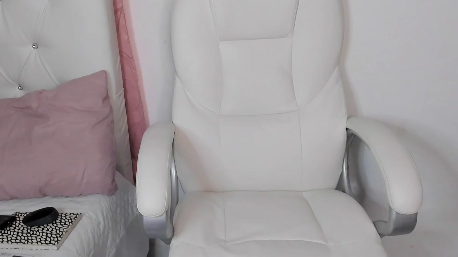 Gallery image thumbnail from Manelyk222's myfreecams stream on, 11/21/2023, 04:43 image 4 of 20