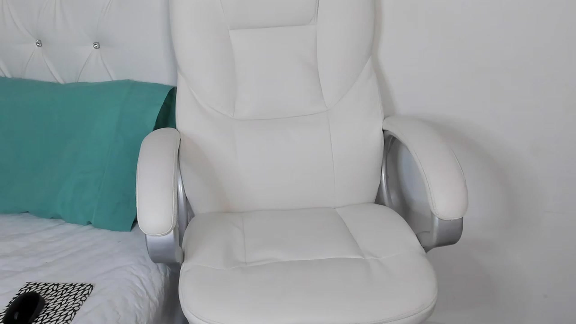 Gallery image thumbnail from Manelyk222's myfreecams stream on, 12/03/2023, 10:06 image 19 of 20