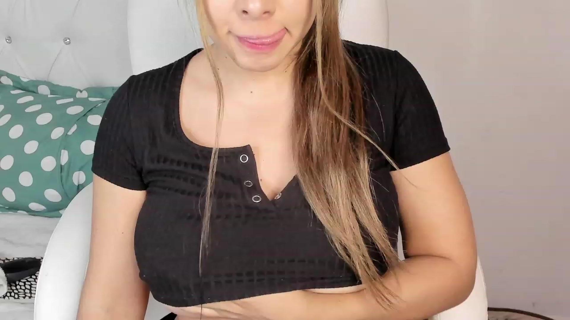 Gallery image thumbnail from Manelyk222's myfreecams stream on, 12/05/2023, 03:59 image 4 of 20