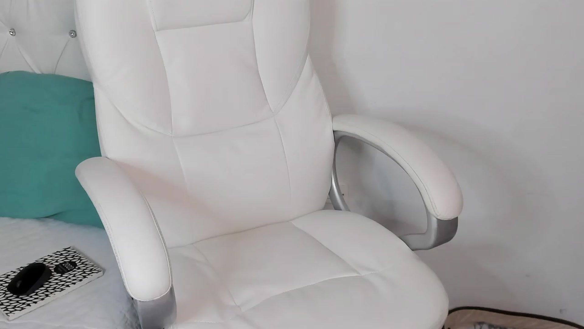 Gallery image thumbnail from Manelyk222's myfreecams stream on, 12/08/2023, 07:50 image 13 of 20