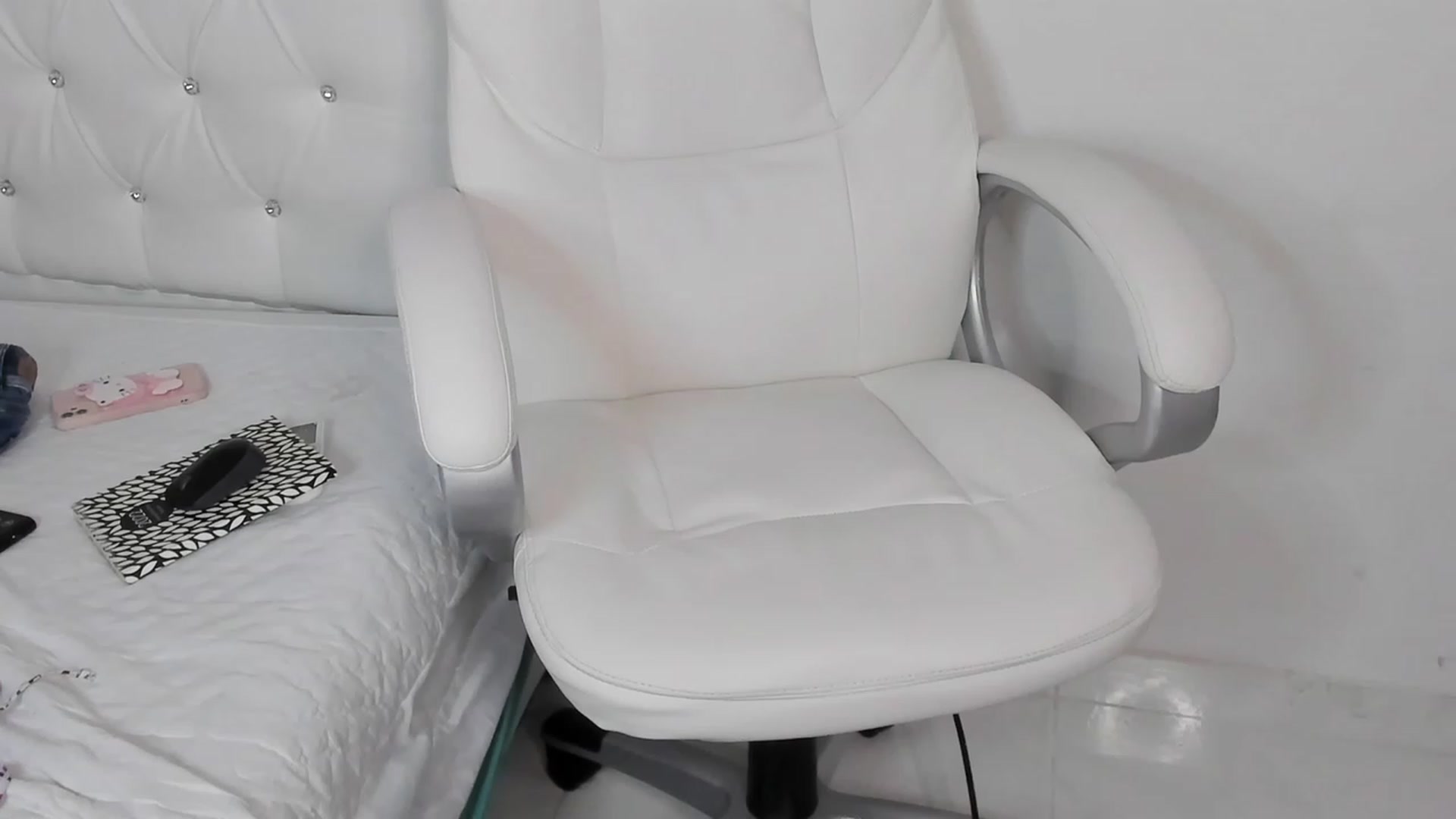 Gallery image thumbnail from Manelyk222's myfreecams stream on, 01/06/2024, 07:43 image 3 of 20