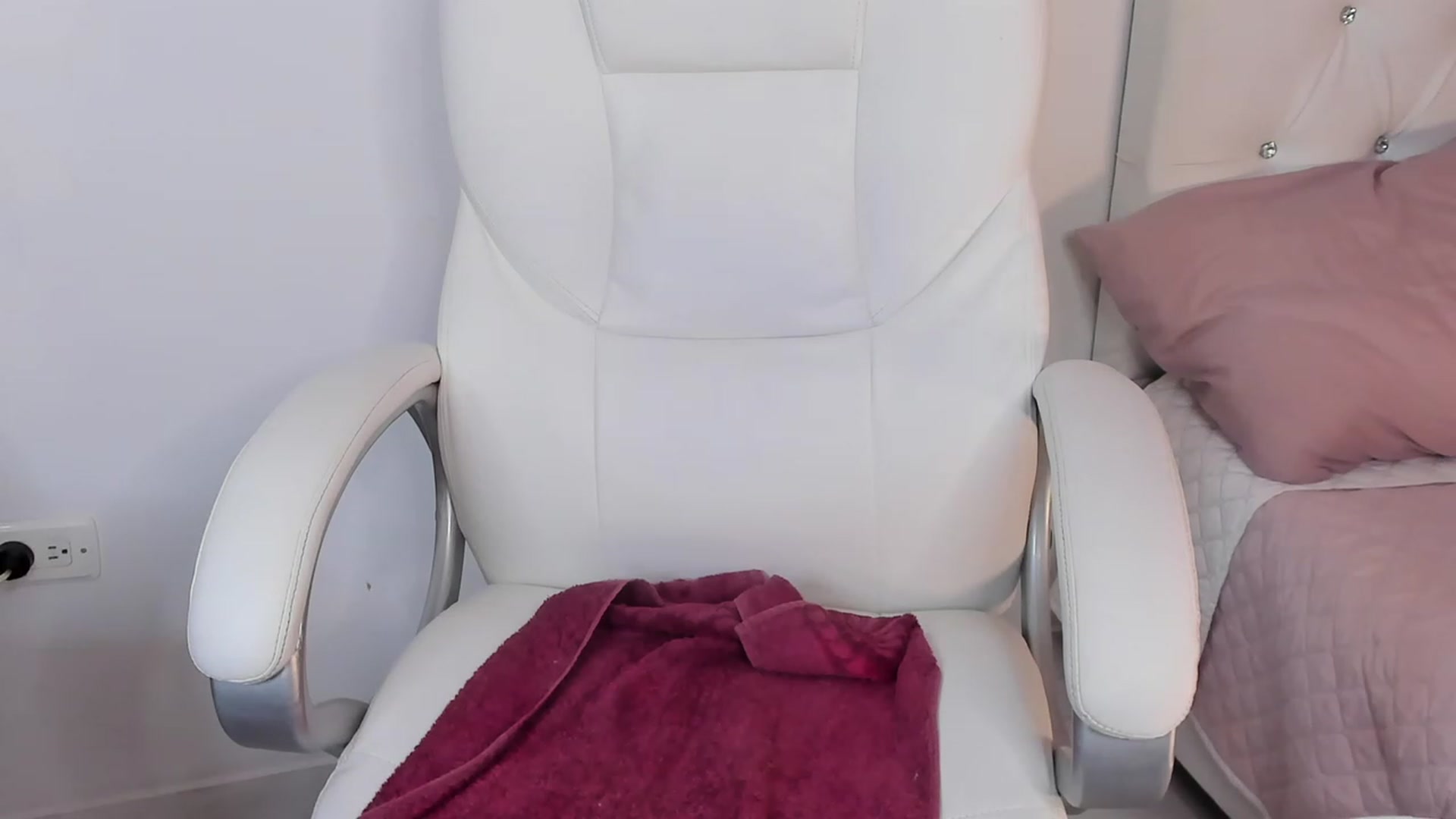 Gallery image thumbnail from Manelyk222's myfreecams stream on, 02/12/2024, 05:37 image 15 of 20