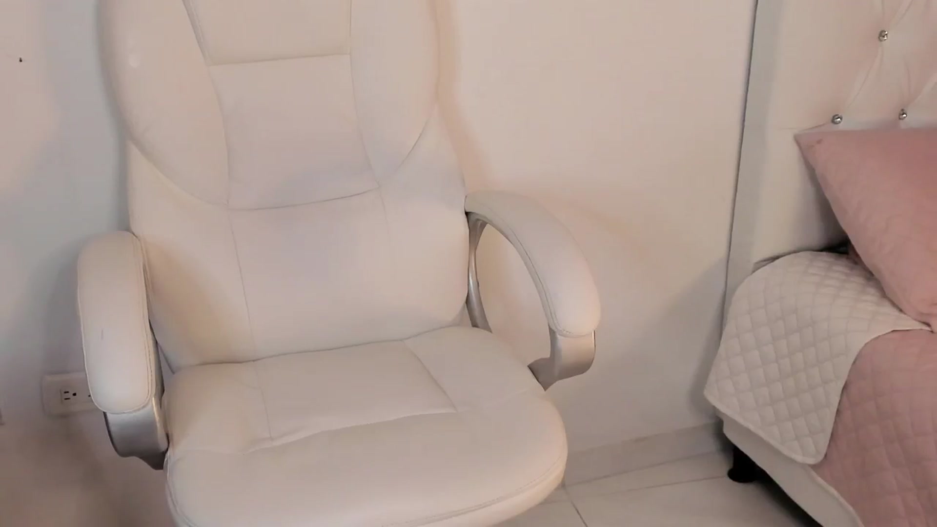 Gallery image thumbnail from Manelyk222's myfreecams stream on, 02/22/2024, 06:57 image 9 of 20