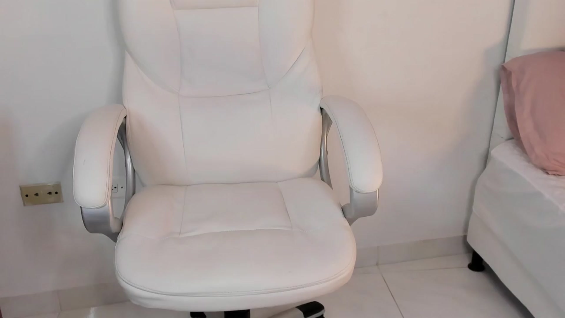 Gallery image thumbnail from Manelyk222's myfreecams stream on, 03/25/2024, 06:04 image 14 of 20
