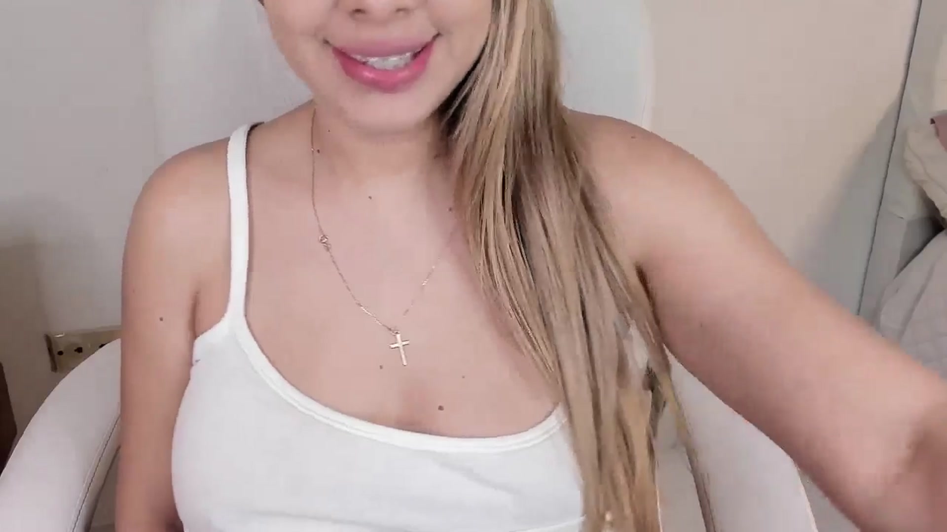 Gallery image thumbnail from Manelyk222's myfreecams stream on, 10/08/2024, 07:20 image 13 of 20