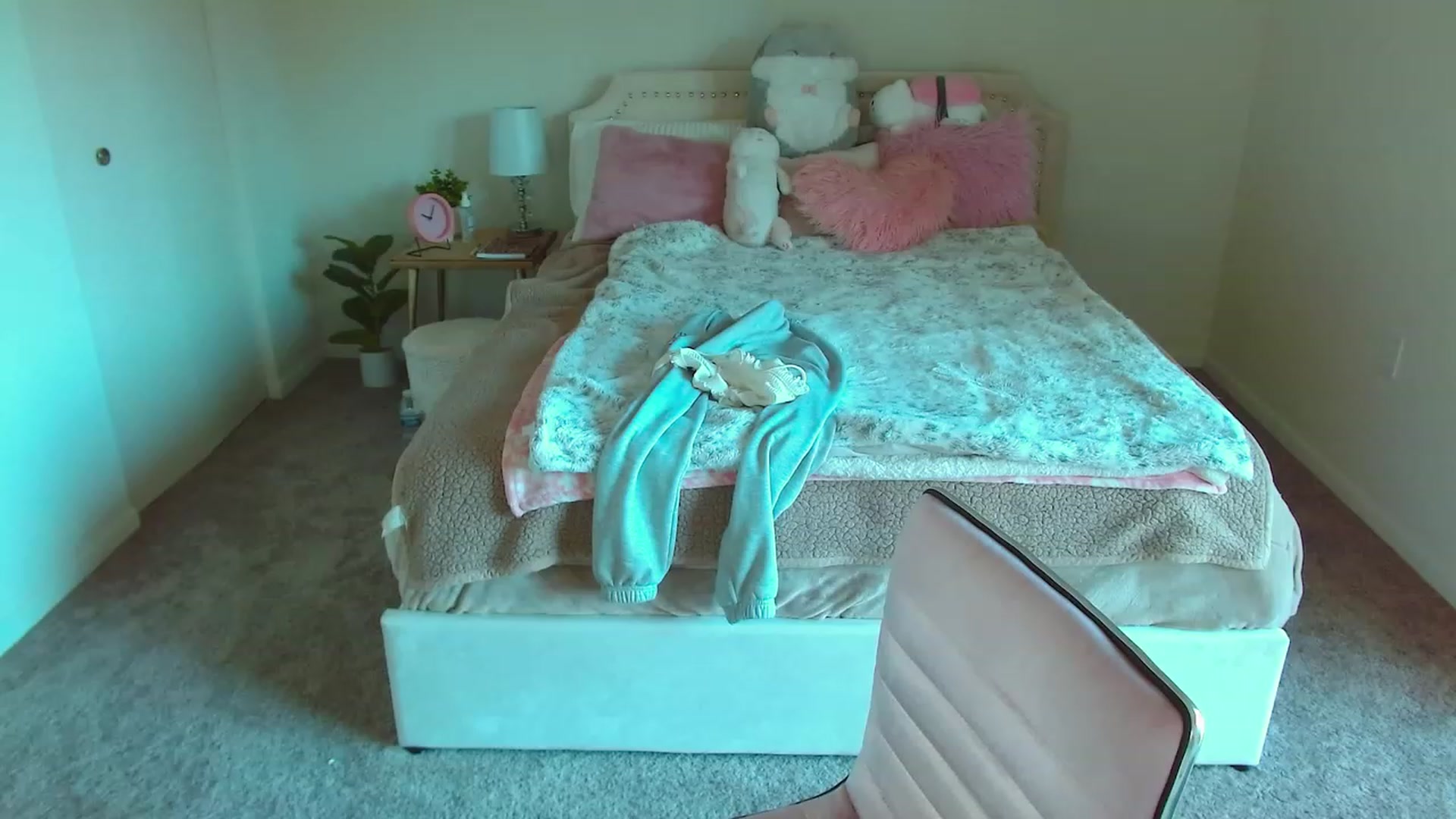 Gallery image thumbnail from MangoMae's myfreecams stream on, 04/07/2023, 14:26 image 3 of 20