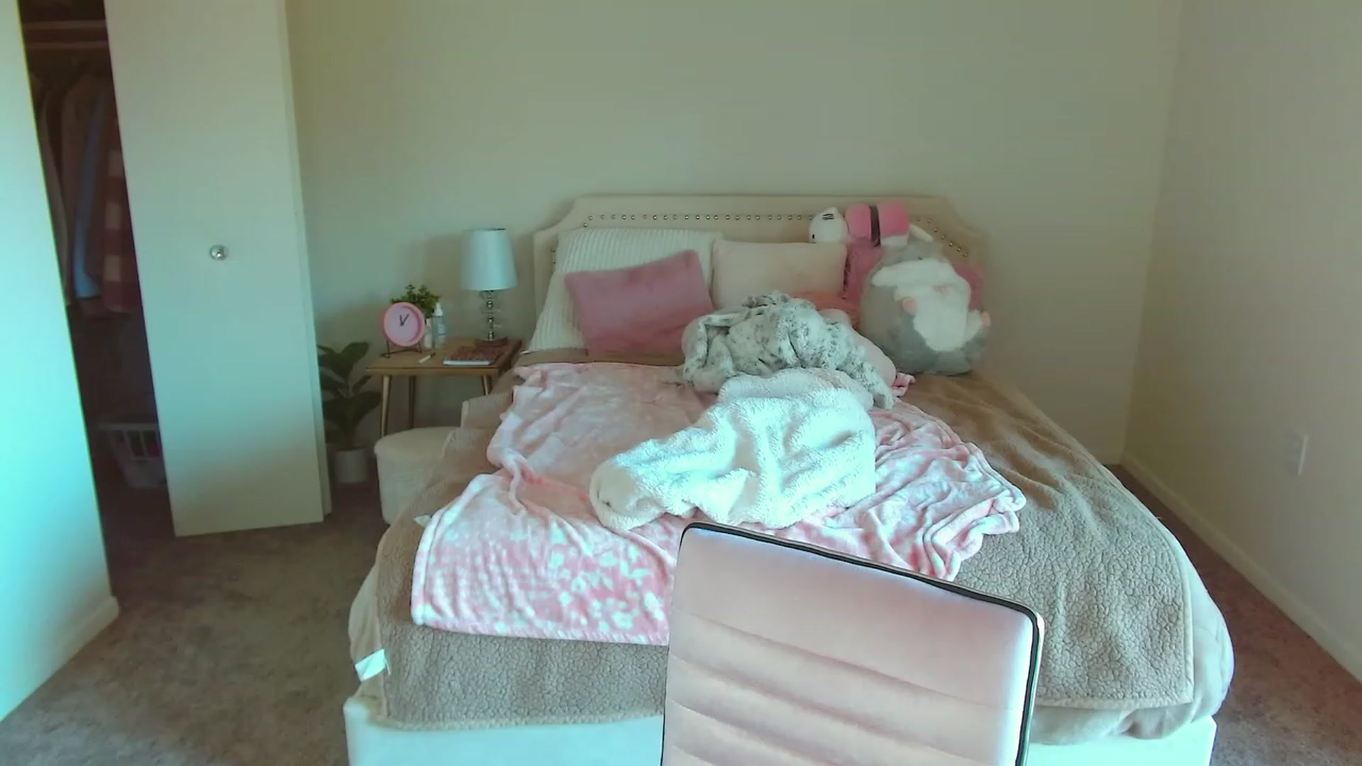Gallery image thumbnail from MangoMae's myfreecams stream on, 04/14/2023, 16:08 image 18 of 20