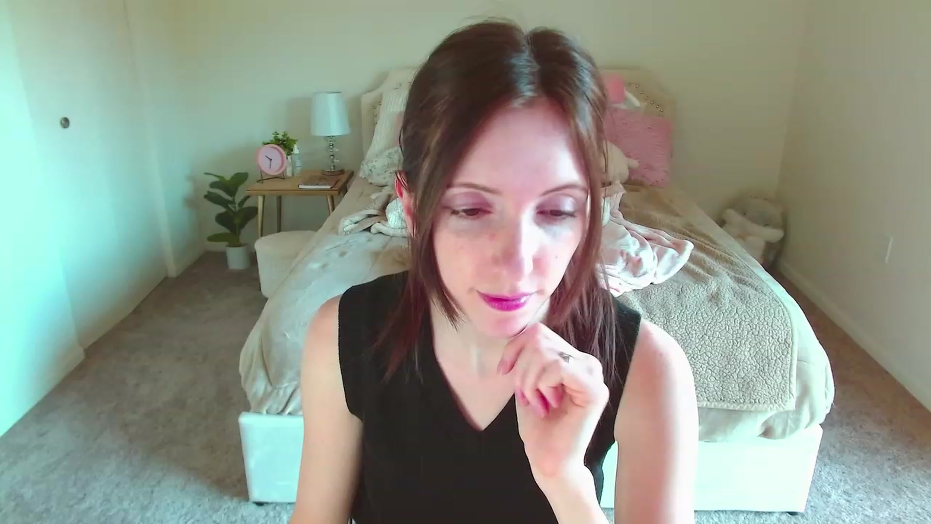 Gallery image thumbnail from MangoMae's myfreecams stream on, 04/15/2023, 14:44 image 10 of 20