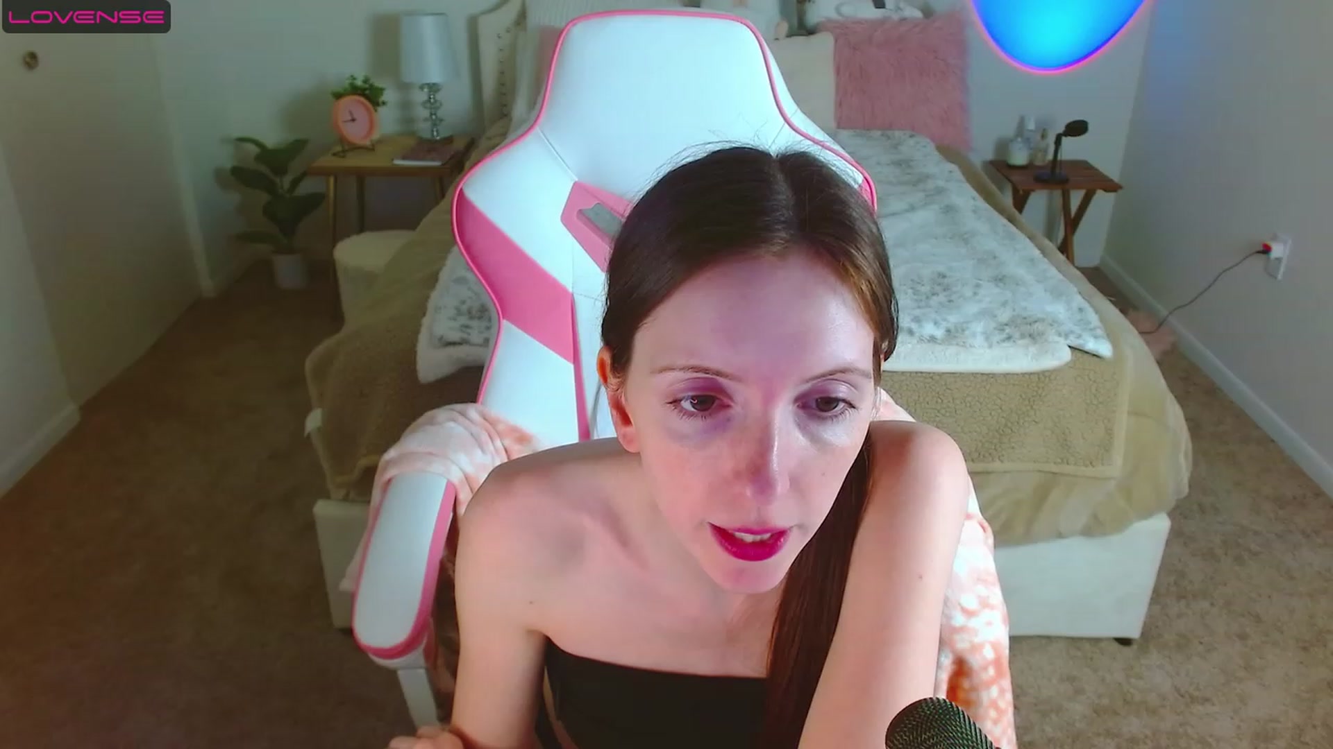 Gallery image thumbnail from MangoMae's myfreecams stream on, 04/22/2023, 16:29 image 13 of 20
