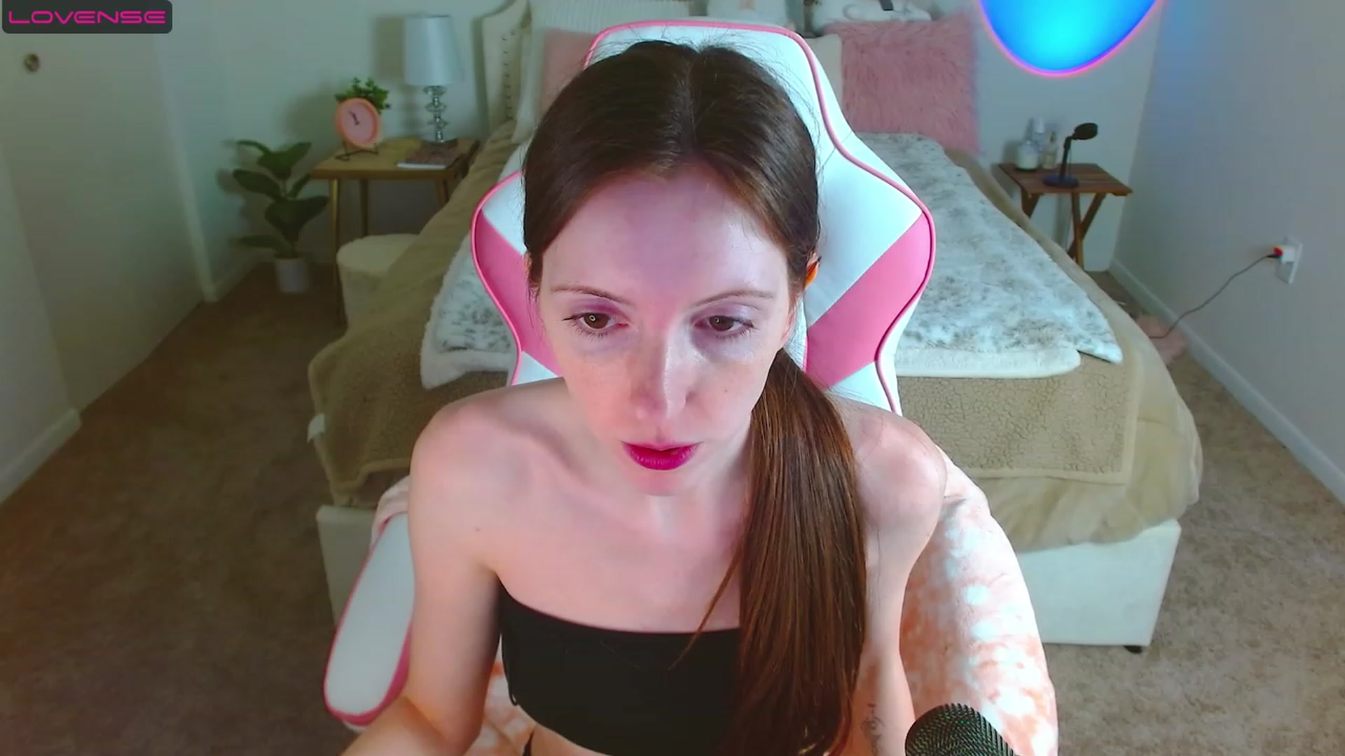 Gallery image thumbnail from MangoMae's myfreecams stream on, 04/22/2023, 16:29 image 15 of 20