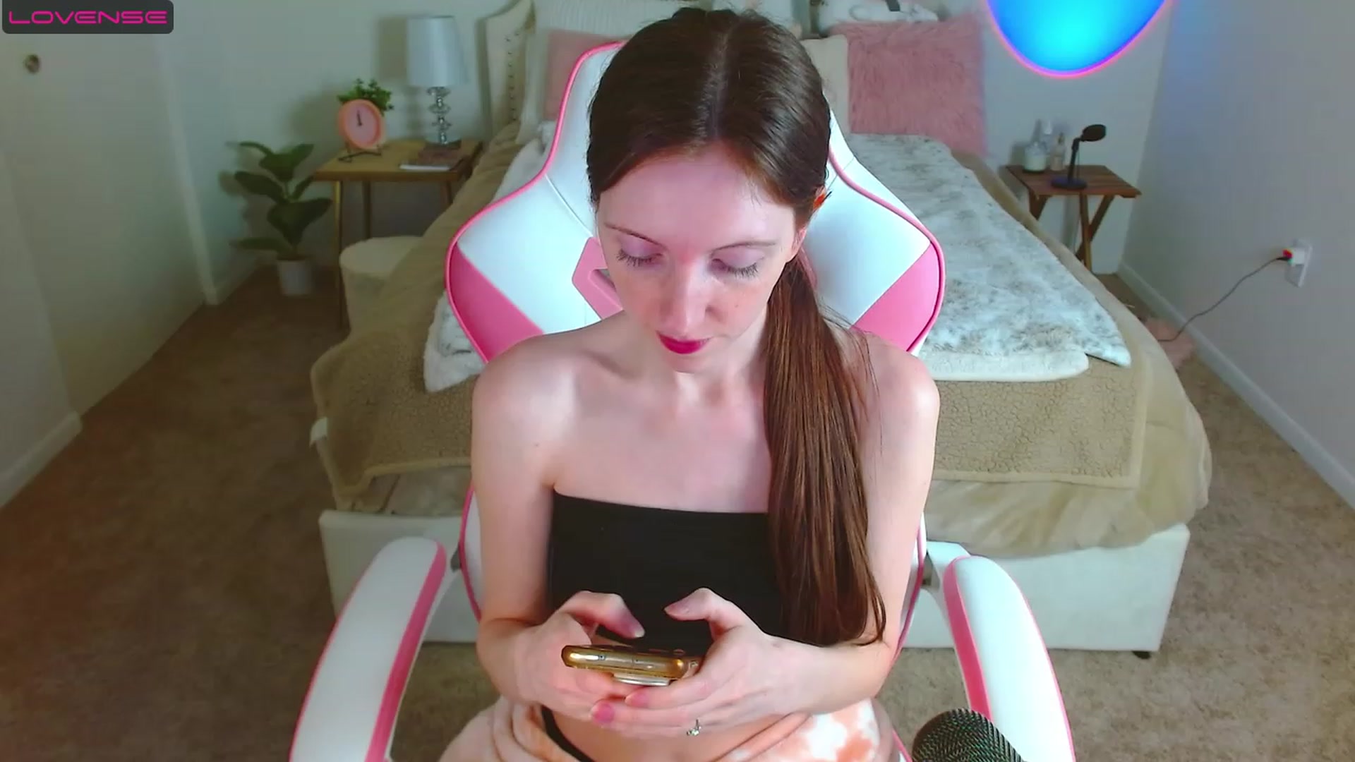 Gallery image thumbnail from MangoMae's myfreecams stream on, 04/22/2023, 16:29 image 16 of 20