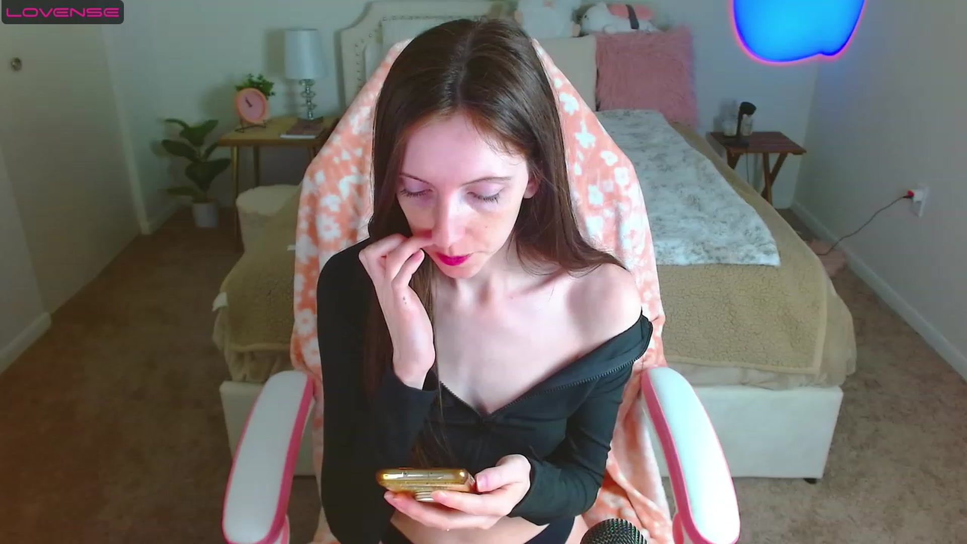 Gallery image thumbnail from MangoMae's myfreecams stream on, 04/23/2023, 15:00 image 15 of 20
