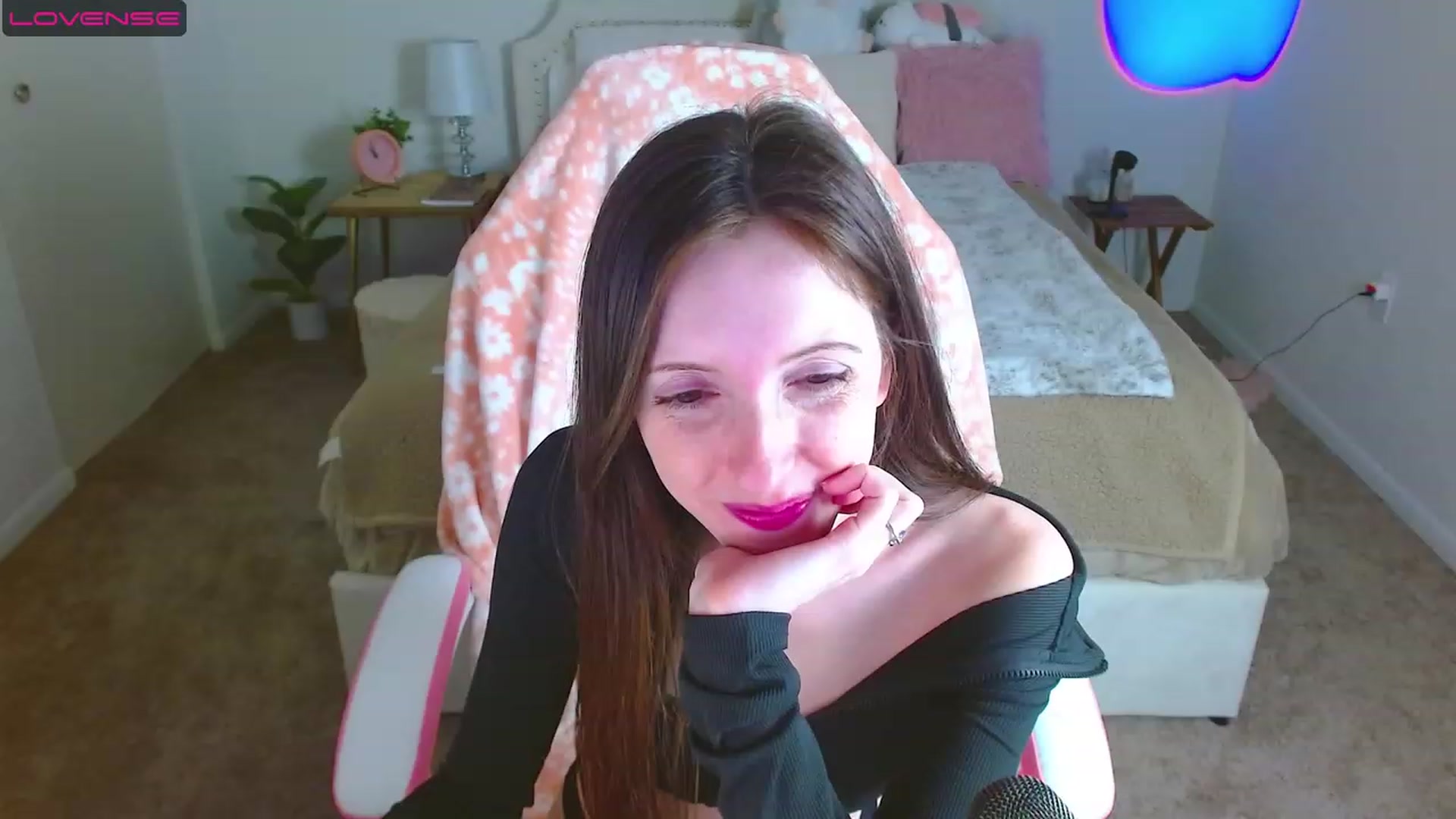 Gallery image thumbnail from MangoMae's myfreecams stream on, 04/23/2023, 15:00 image 17 of 20