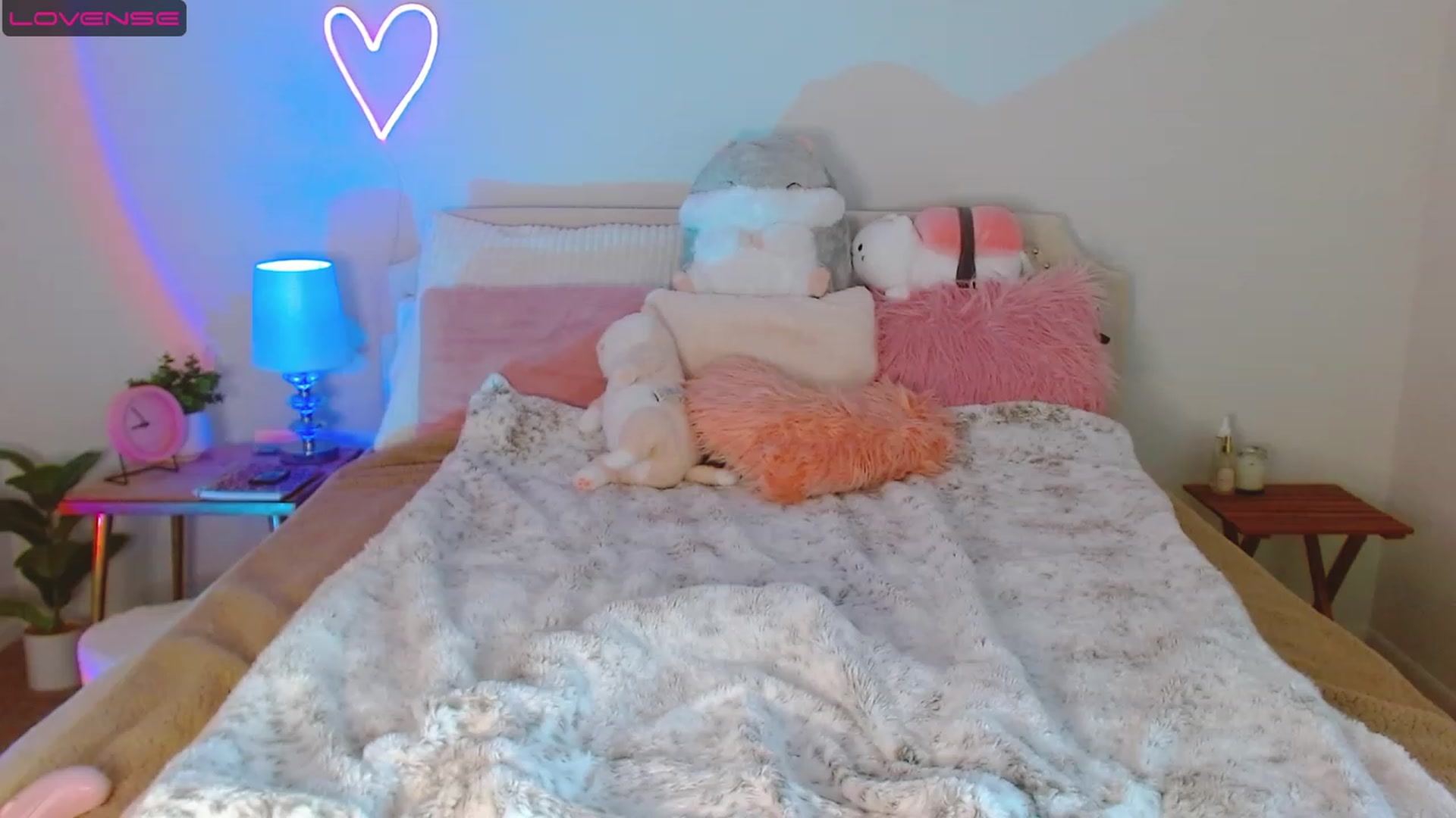 Gallery image thumbnail from MangoMae's myfreecams stream on, 05/03/2023, 13:07 image 8 of 20