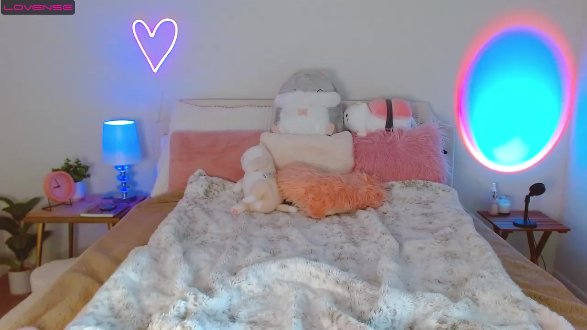 Gallery image thumbnail from MangoMae's myfreecams stream on, 05/03/2023, 13:07 image 10 of 20
