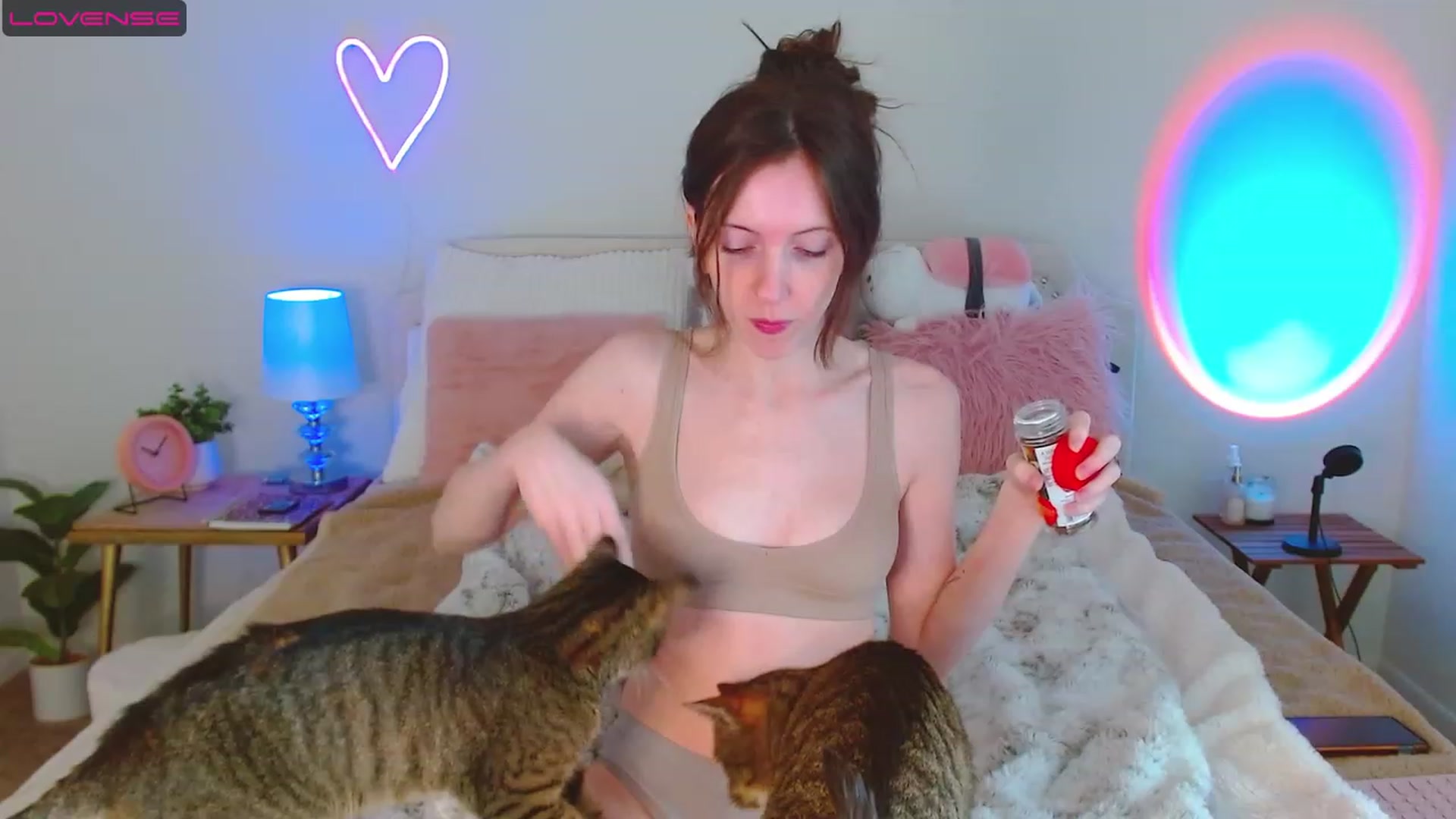 Gallery image thumbnail from MangoMae's myfreecams stream on, 05/03/2023, 14:34 image 12 of 20