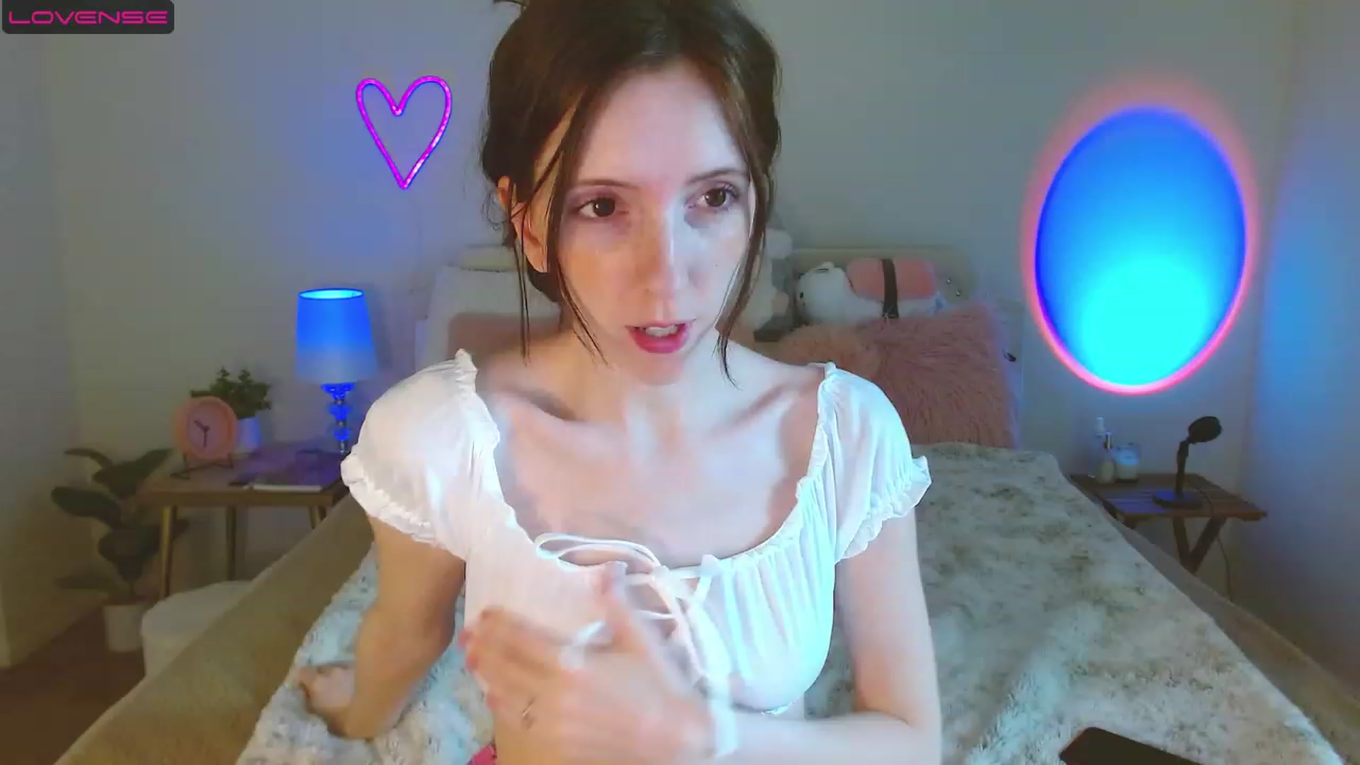 Gallery image thumbnail from MangoMae's myfreecams stream on, 05/06/2023, 14:36 image 6 of 20