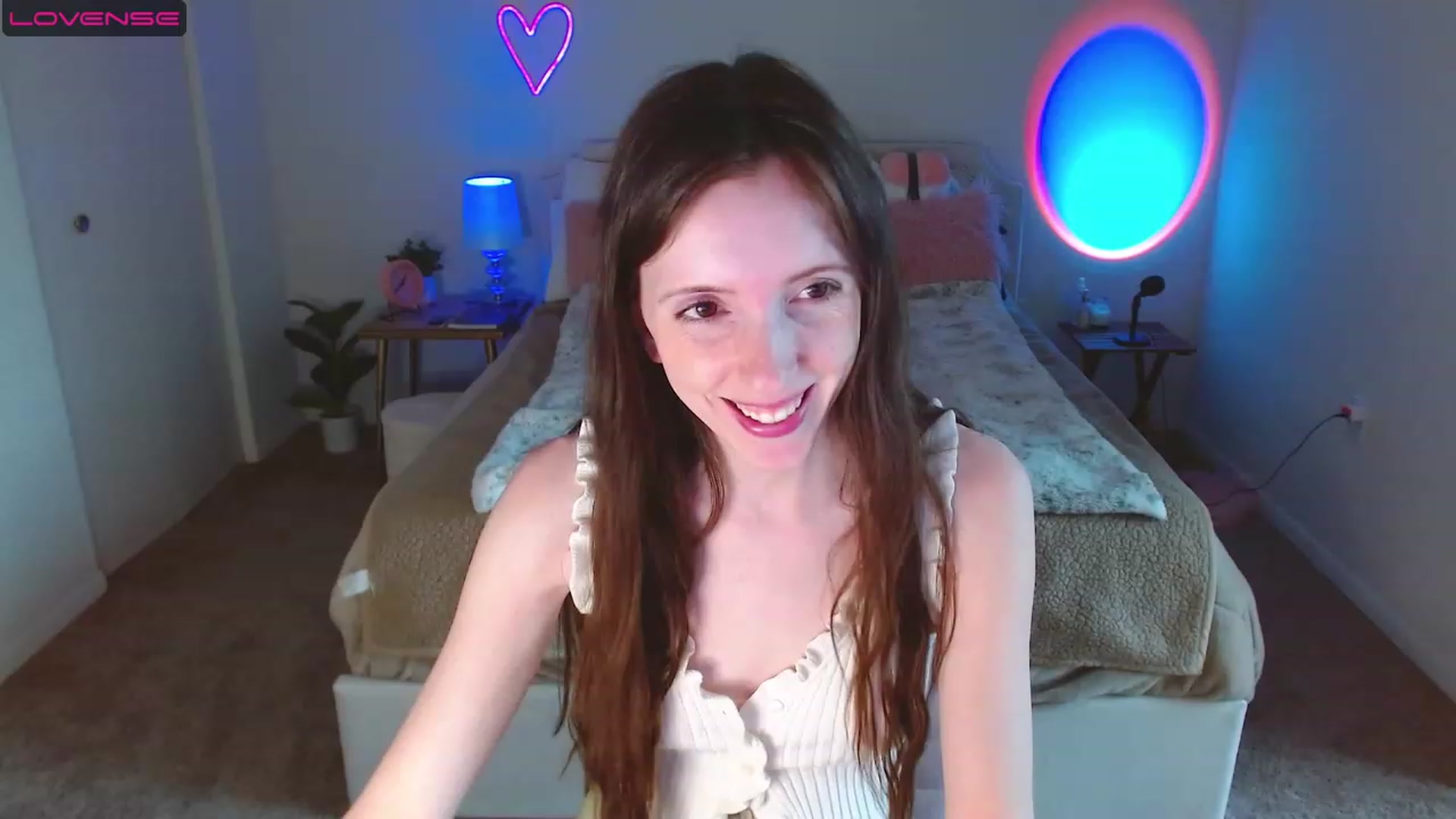Gallery image thumbnail from MangoMae's myfreecams stream on, 05/06/2023, 17:48 image 11 of 20