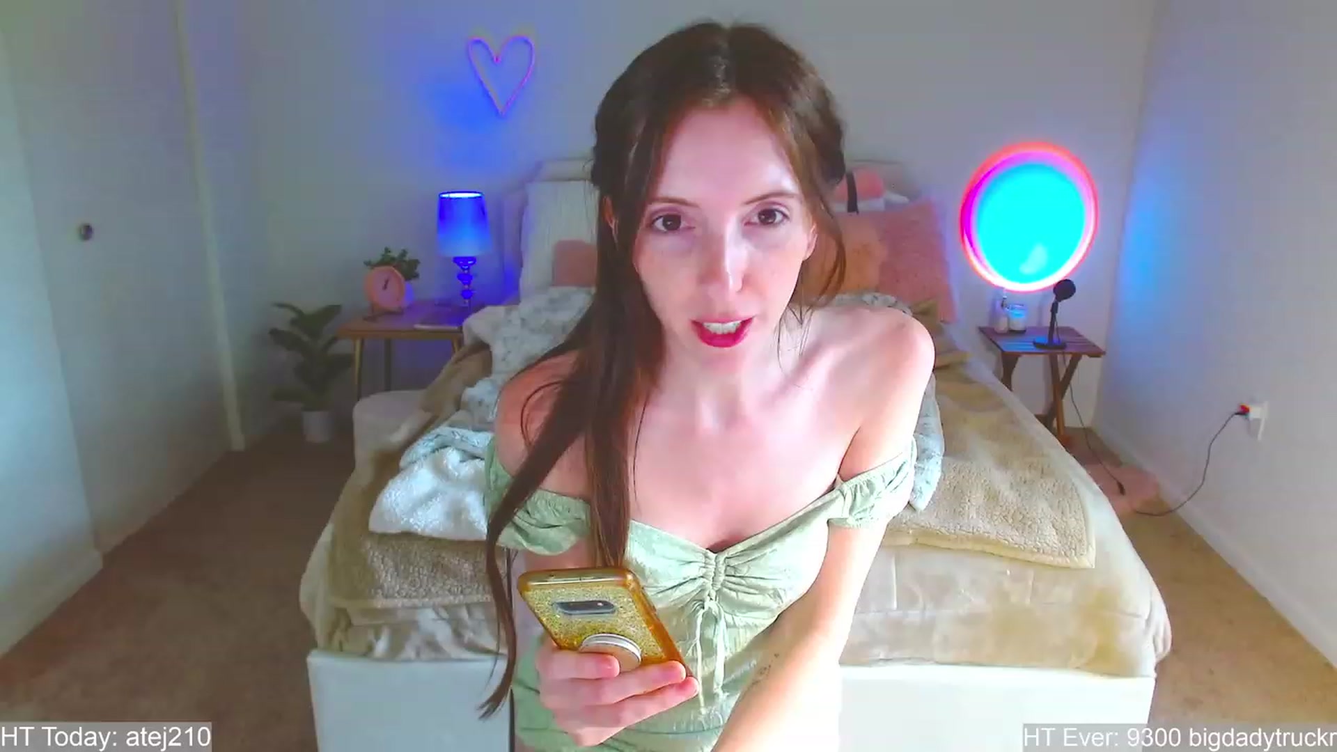 Gallery image thumbnail from MangoMae's myfreecams stream on, 06/01/2023, 17:09 image 18 of 20