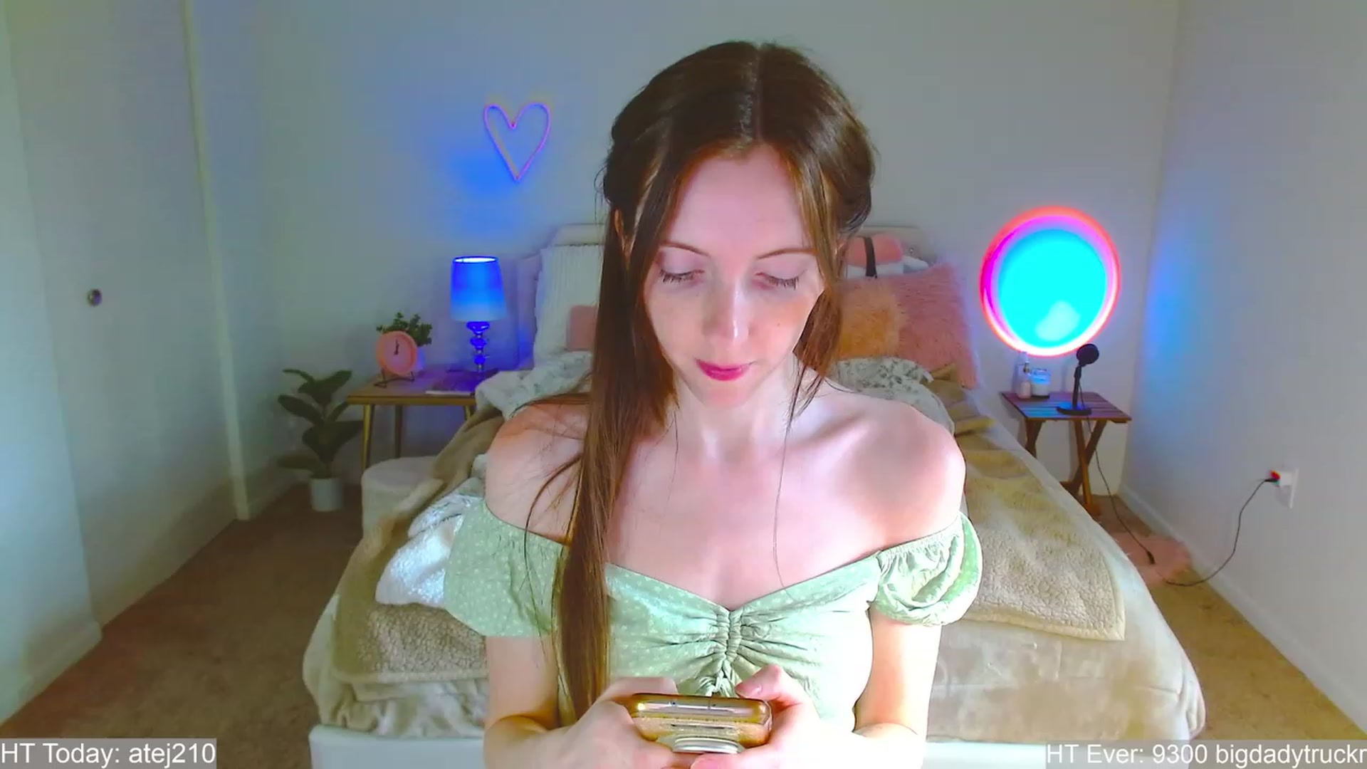 Gallery image thumbnail from MangoMae's myfreecams stream on, 06/01/2023, 17:09 image 14 of 20