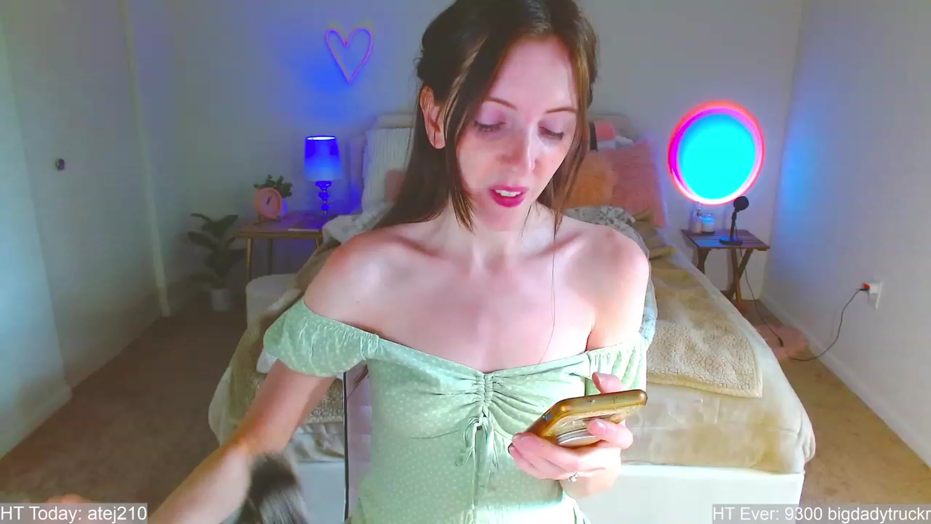 Gallery image thumbnail from MangoMae's myfreecams stream on, 06/01/2023, 17:09 image 19 of 20