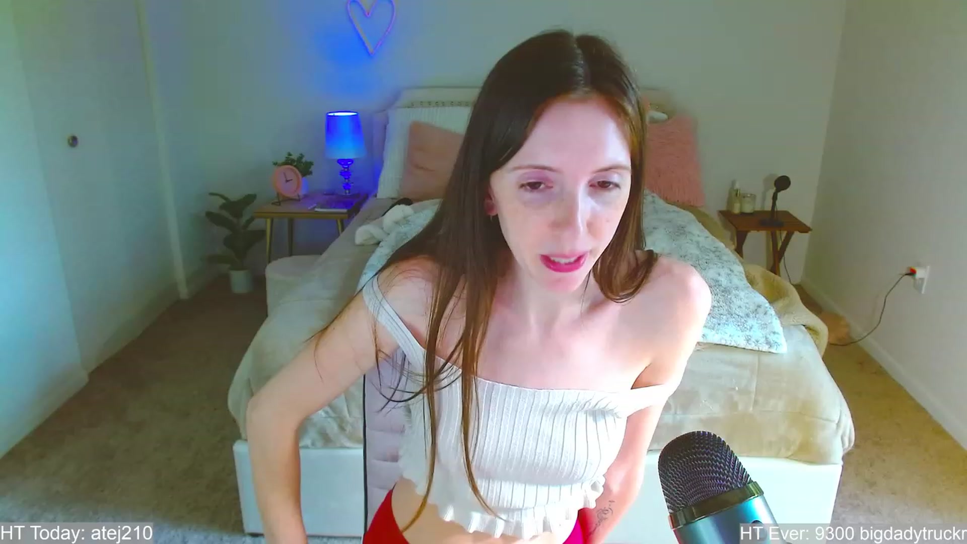 Gallery image thumbnail from MangoMae's myfreecams stream on, 06/02/2023, 19:05 image 19 of 20