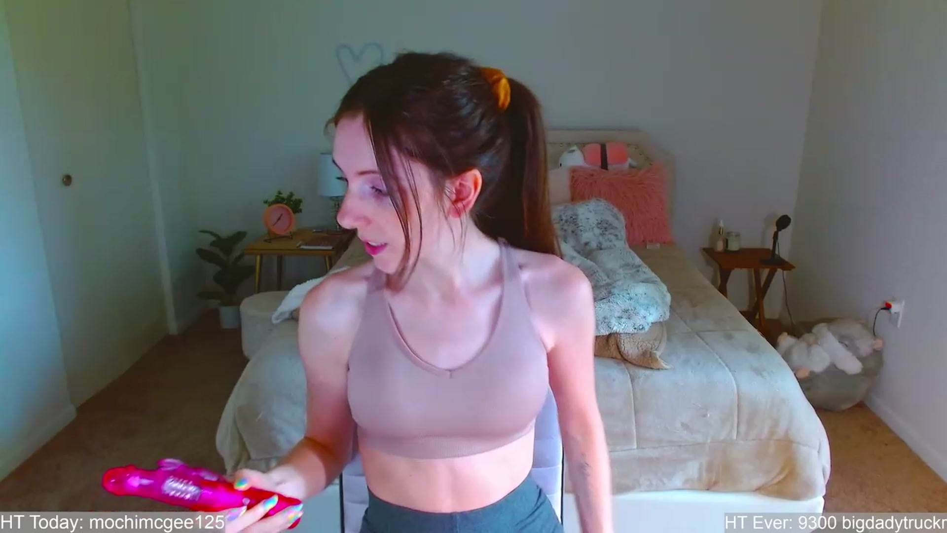 Gallery image thumbnail from MangoMae's myfreecams stream on, 06/10/2023, 17:56 image 7 of 20