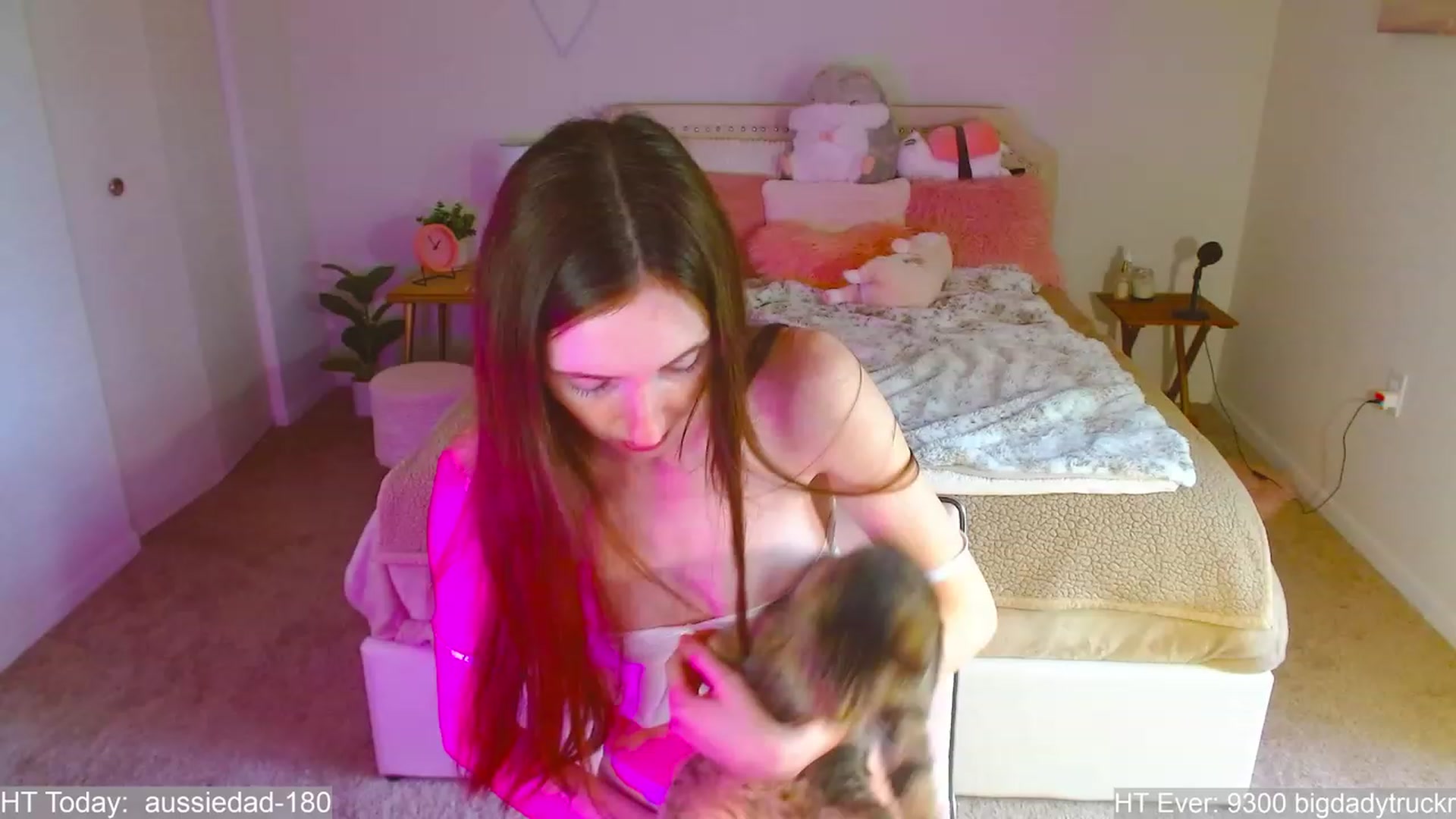 Gallery image thumbnail from MangoMae's myfreecams stream on, 07/04/2023, 18:21 image 2 of 20