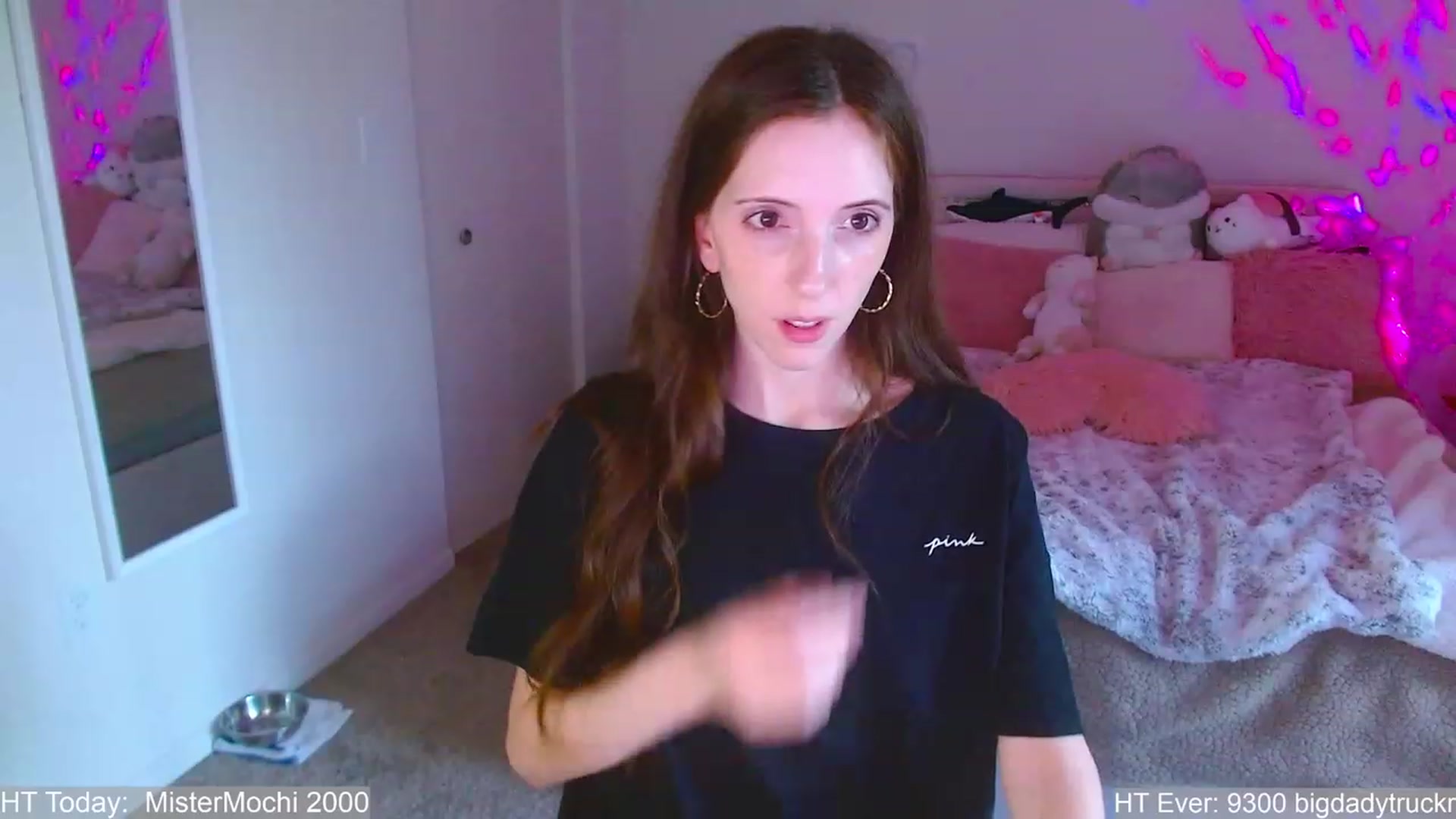 Gallery image thumbnail from MangoMae's myfreecams stream on, 07/28/2023, 24:03 image 15 of 20