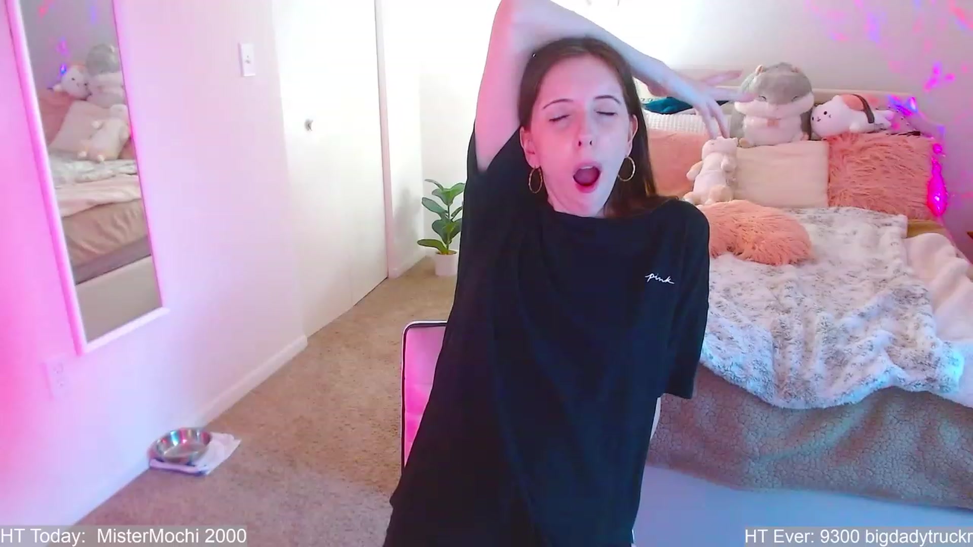 Gallery image thumbnail from MangoMae's myfreecams stream on, 07/28/2023, 24:03 image 17 of 20