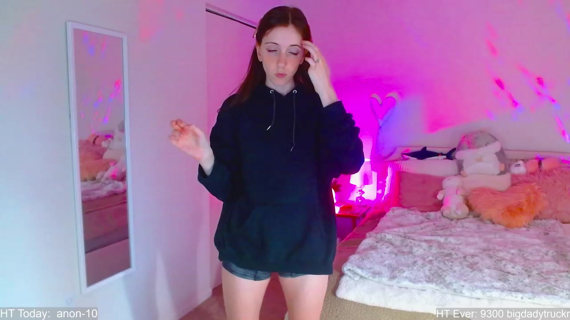 Gallery image thumbnail from MangoMae's myfreecams stream on, 08/06/2023, 17:21 image 20 of 20
