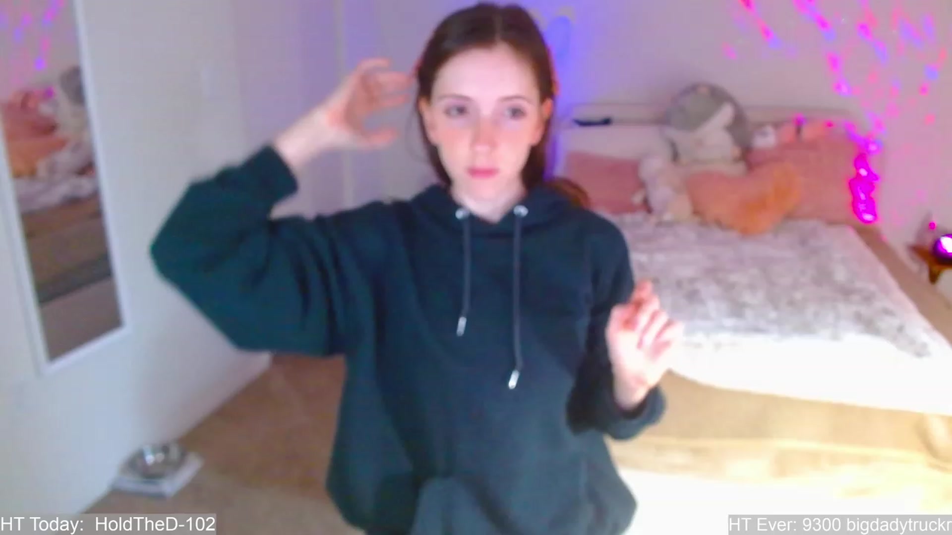 Gallery image thumbnail from MangoMae's myfreecams stream on, 08/06/2023, 17:21 image 2 of 20