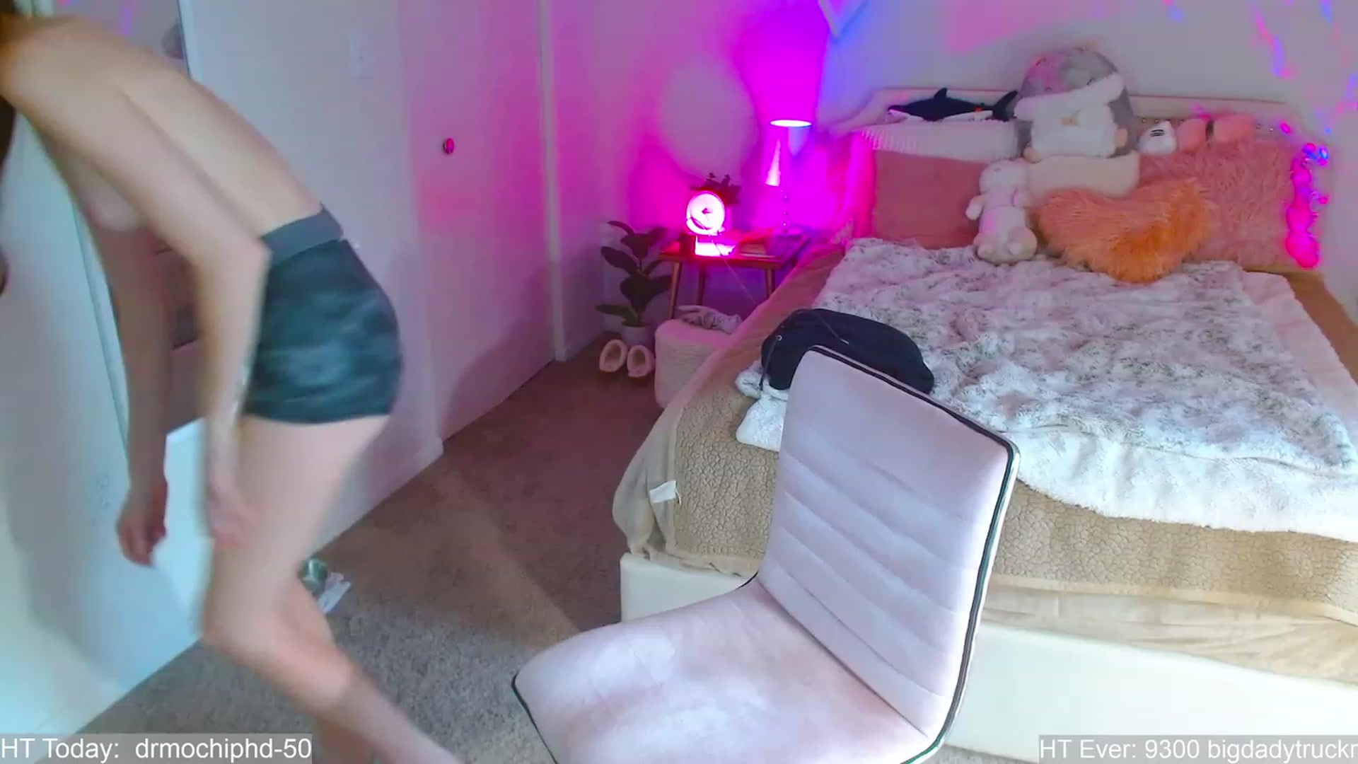 Gallery image thumbnail from MangoMae's myfreecams stream on, 08/06/2023, 19:49 image 10 of 20