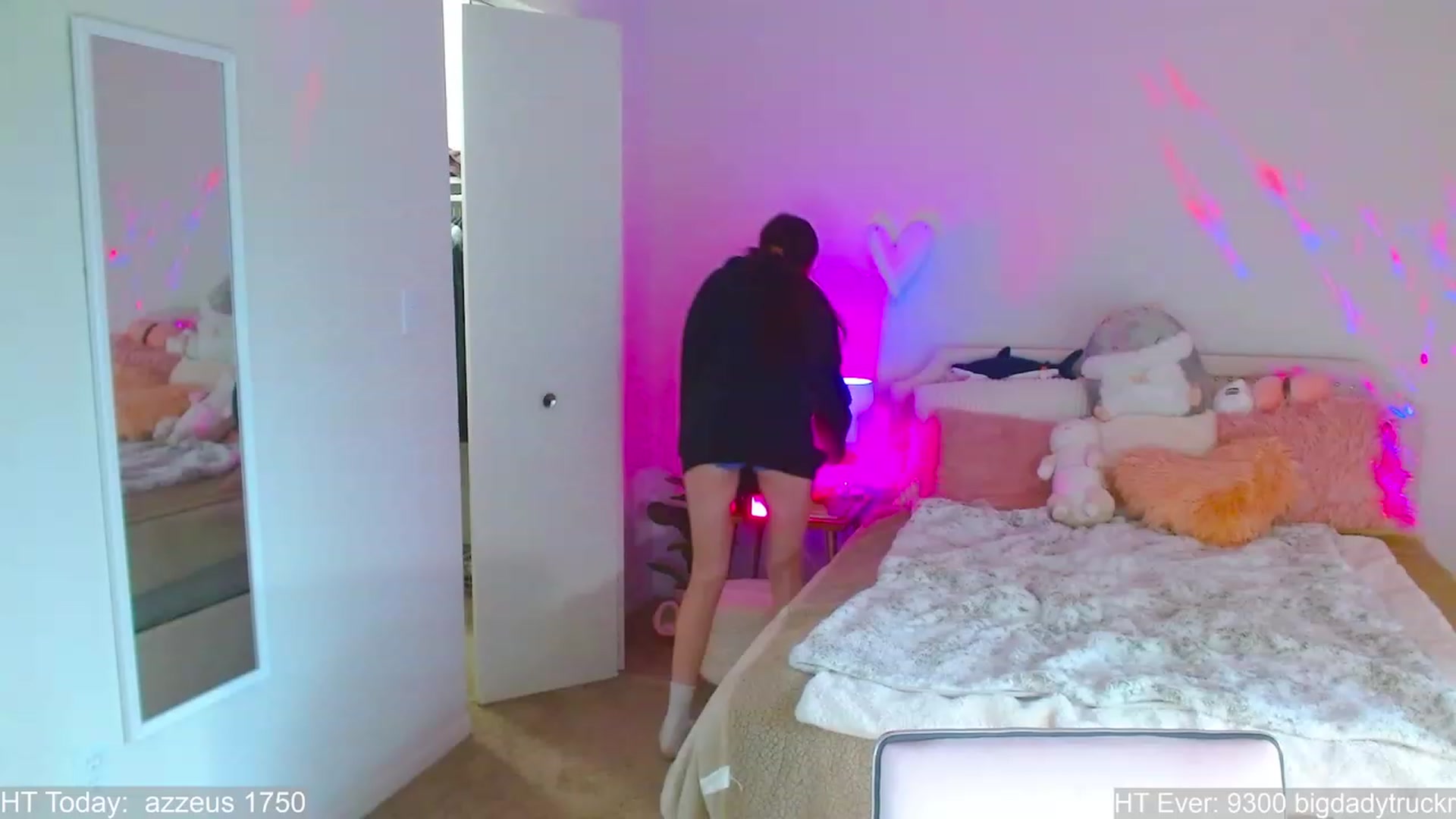 Gallery image thumbnail from MangoMae's myfreecams stream on, 08/06/2023, 20:53 image 19 of 20
