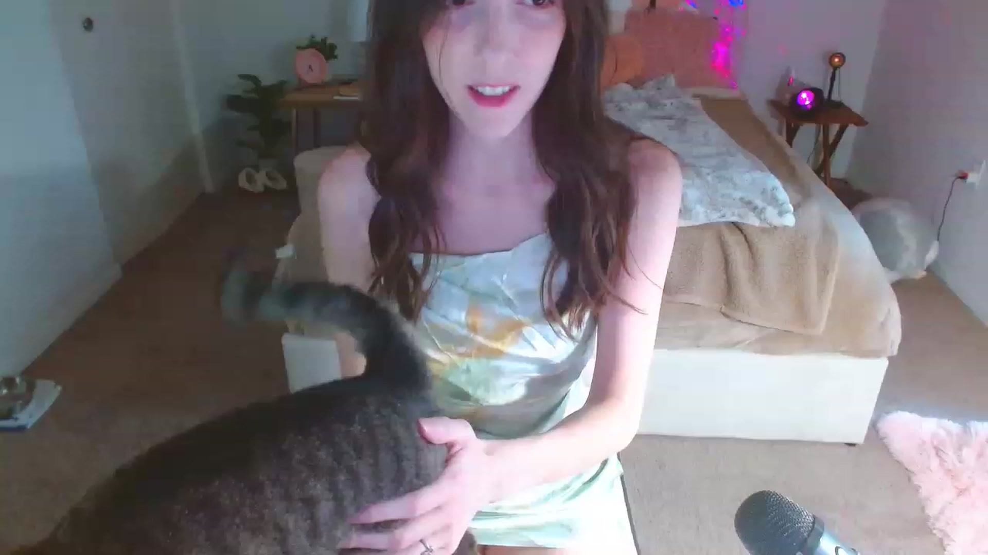 Gallery image thumbnail from MangoMae's myfreecams stream on, 08/11/2023, 21:41 image 18 of 20