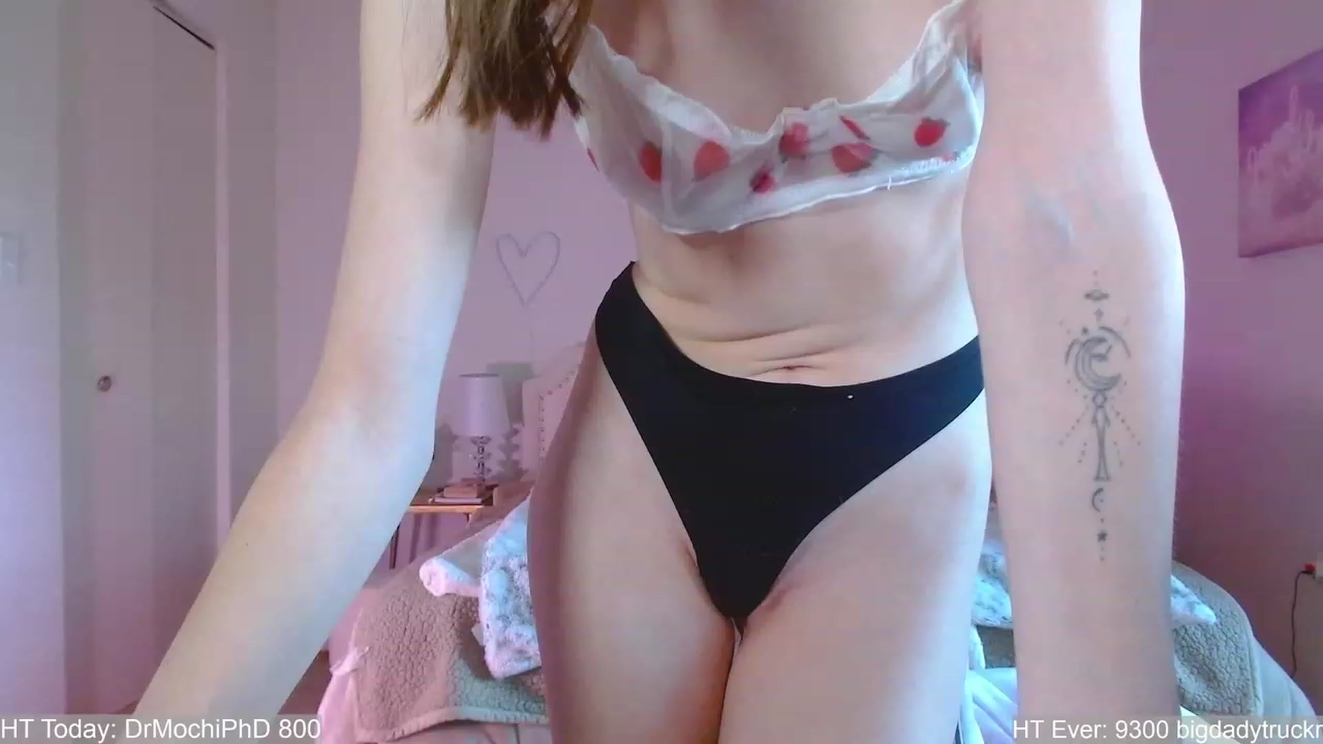 Gallery image thumbnail from MangoMae's myfreecams stream on, 08/19/2023, 22:00 image 18 of 20