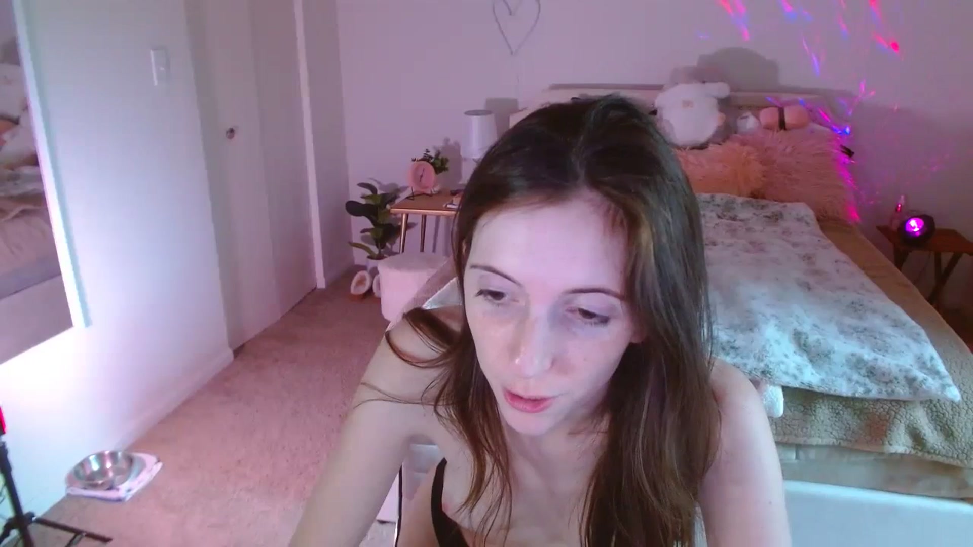 Gallery image thumbnail from MangoMae's myfreecams stream on, 08/19/2023, 23:17 image 18 of 20