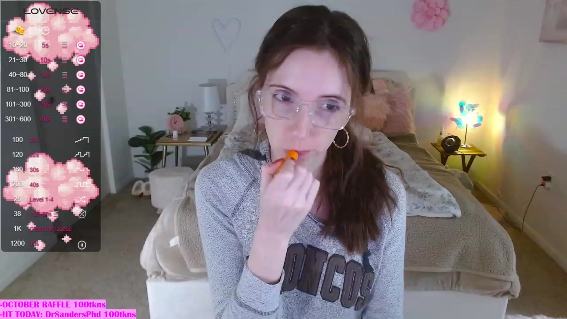 Gallery image thumbnail from MangoMae's myfreecams stream on, 10/15/2023, 20:14 image 6 of 20