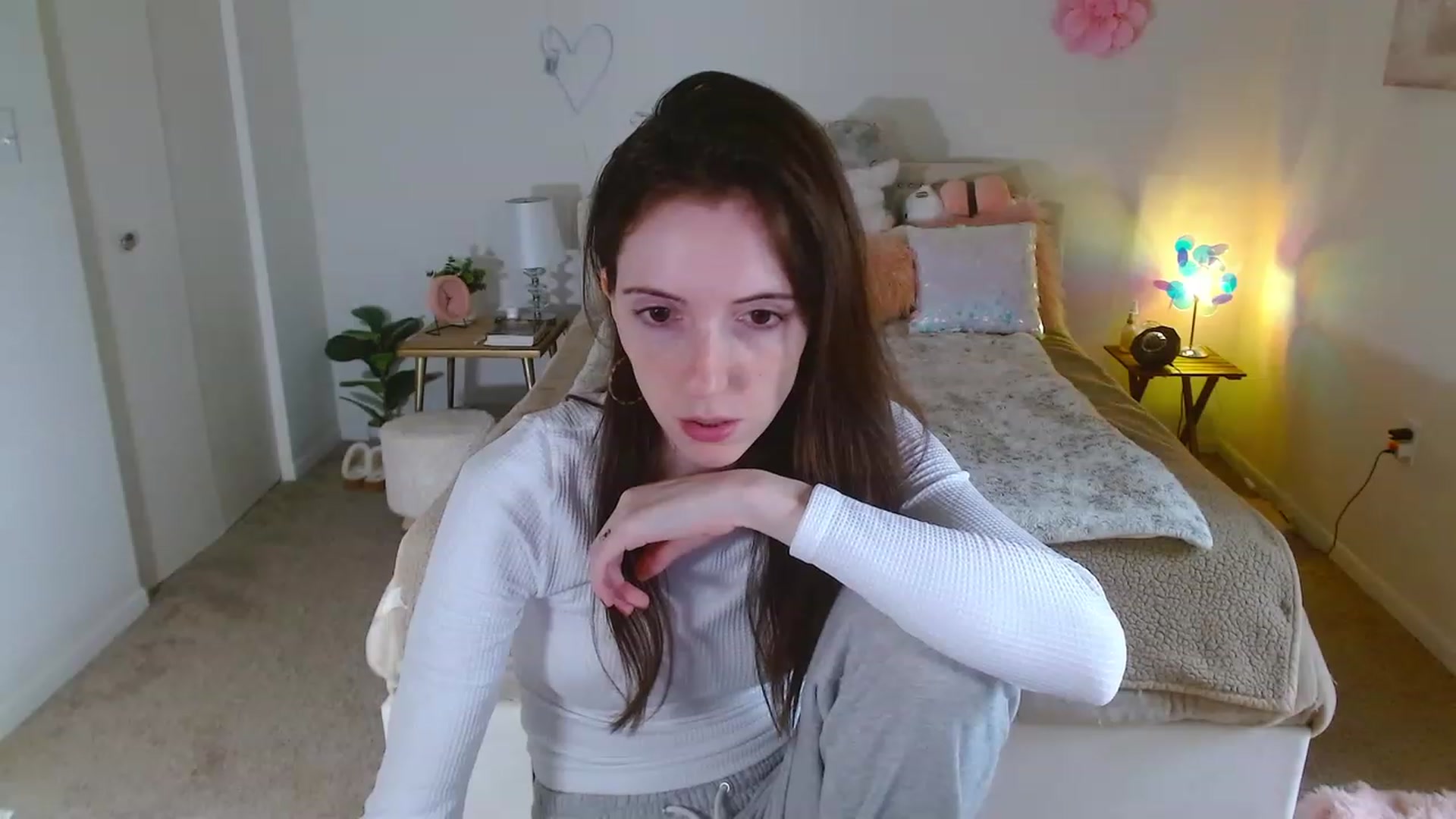 Gallery image thumbnail from MangoMae's myfreecams stream on, 10/21/2023, 16:19 image 8 of 20