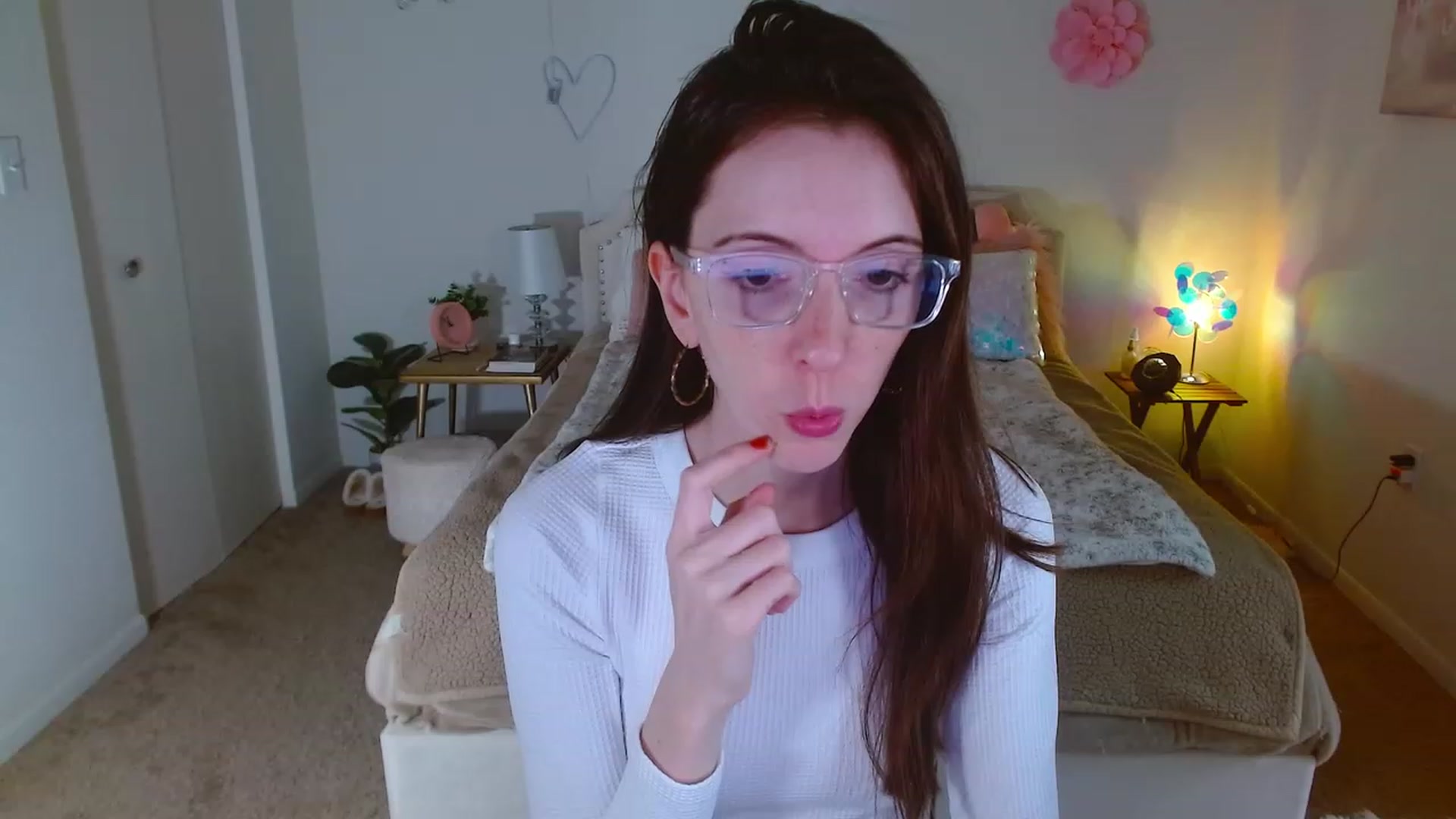 Gallery image thumbnail from MangoMae's myfreecams stream on, 10/21/2023, 16:19 image 13 of 20