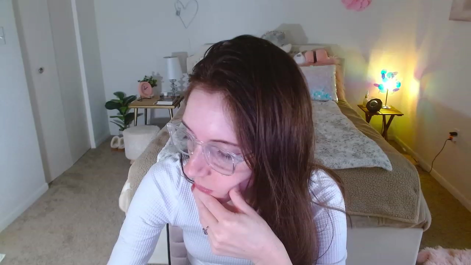Gallery image thumbnail from MangoMae's myfreecams stream on, 10/21/2023, 16:19 image 19 of 20