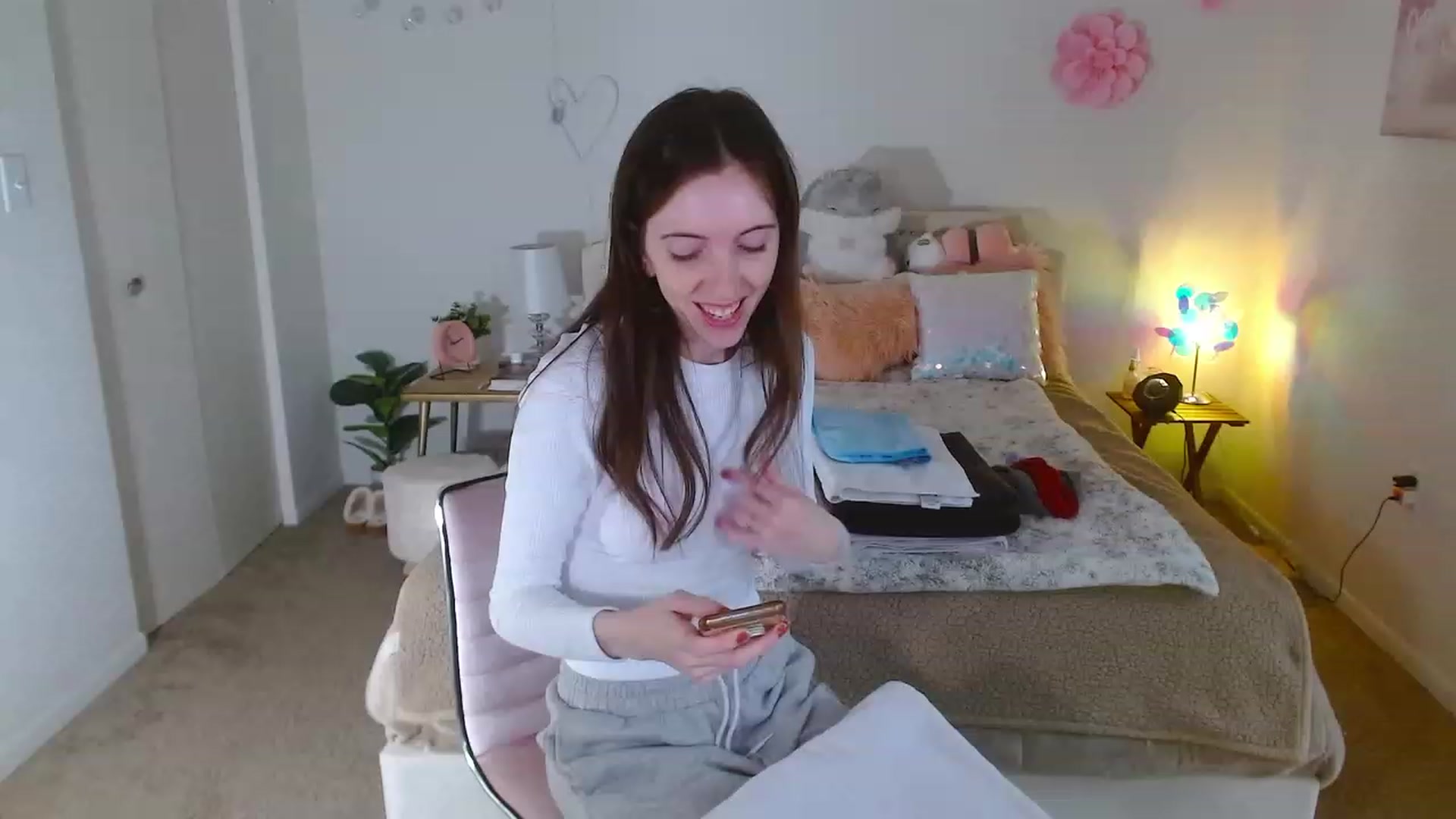 Gallery image thumbnail from MangoMae's myfreecams stream on, 10/21/2023, 16:19 image 1 of 20