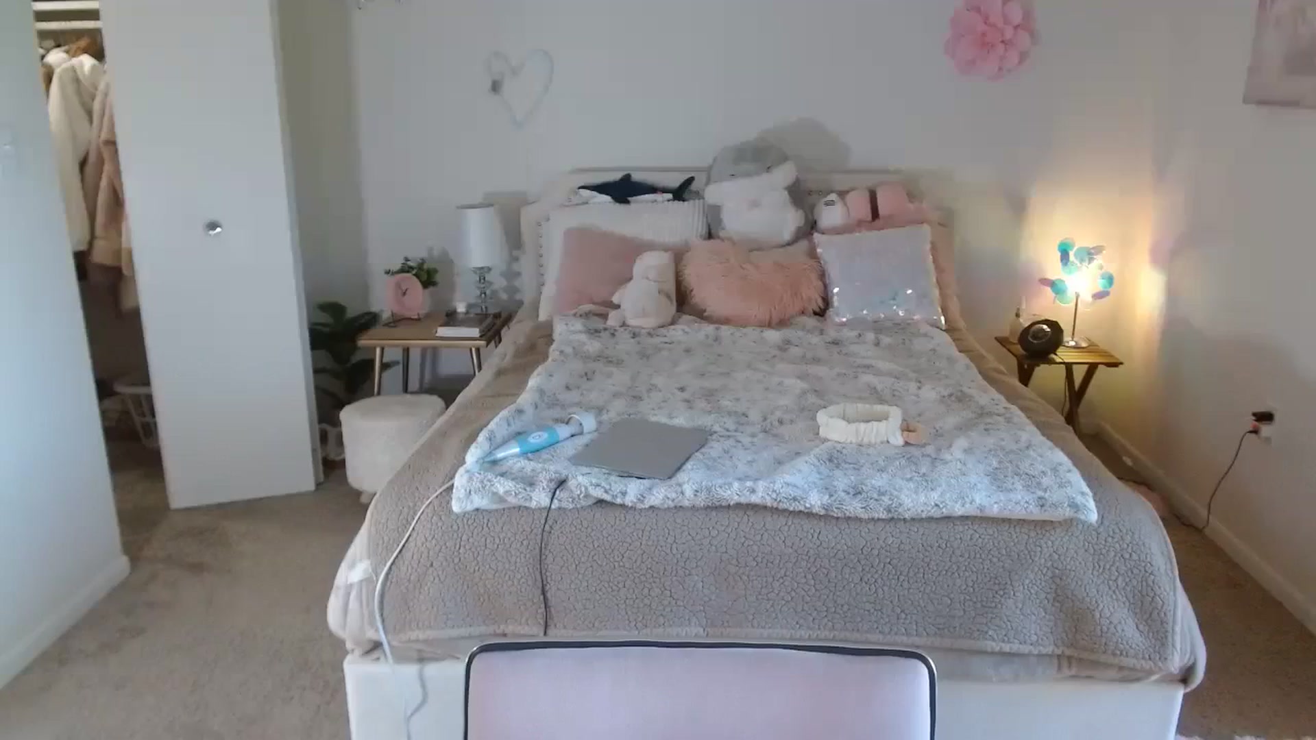 Gallery image thumbnail from MangoMae's myfreecams stream on, 10/22/2023, 18:56 image 2 of 20