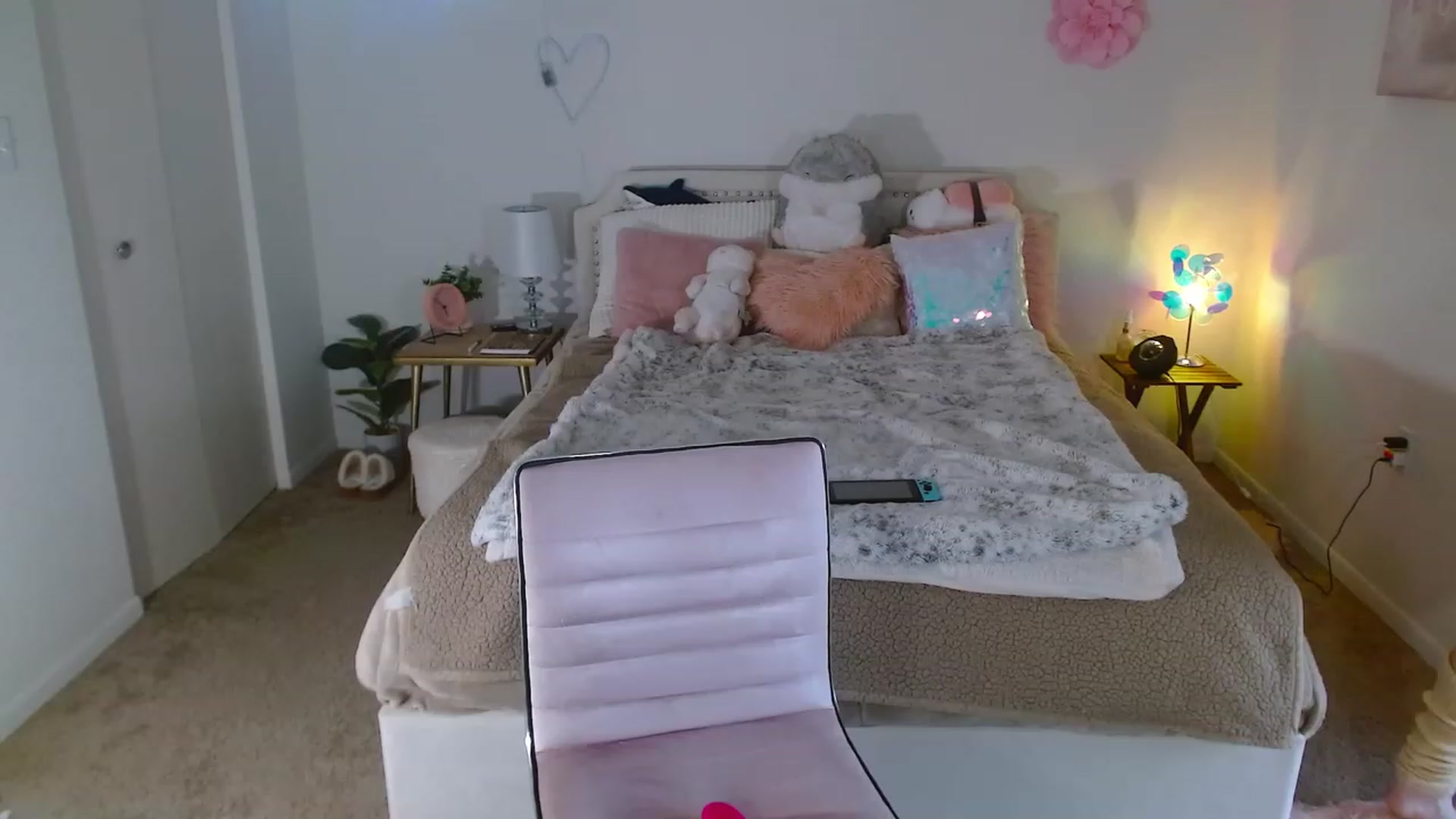 Gallery image thumbnail from MangoMae's myfreecams stream on, 11/01/2023, 22:03 image 16 of 20
